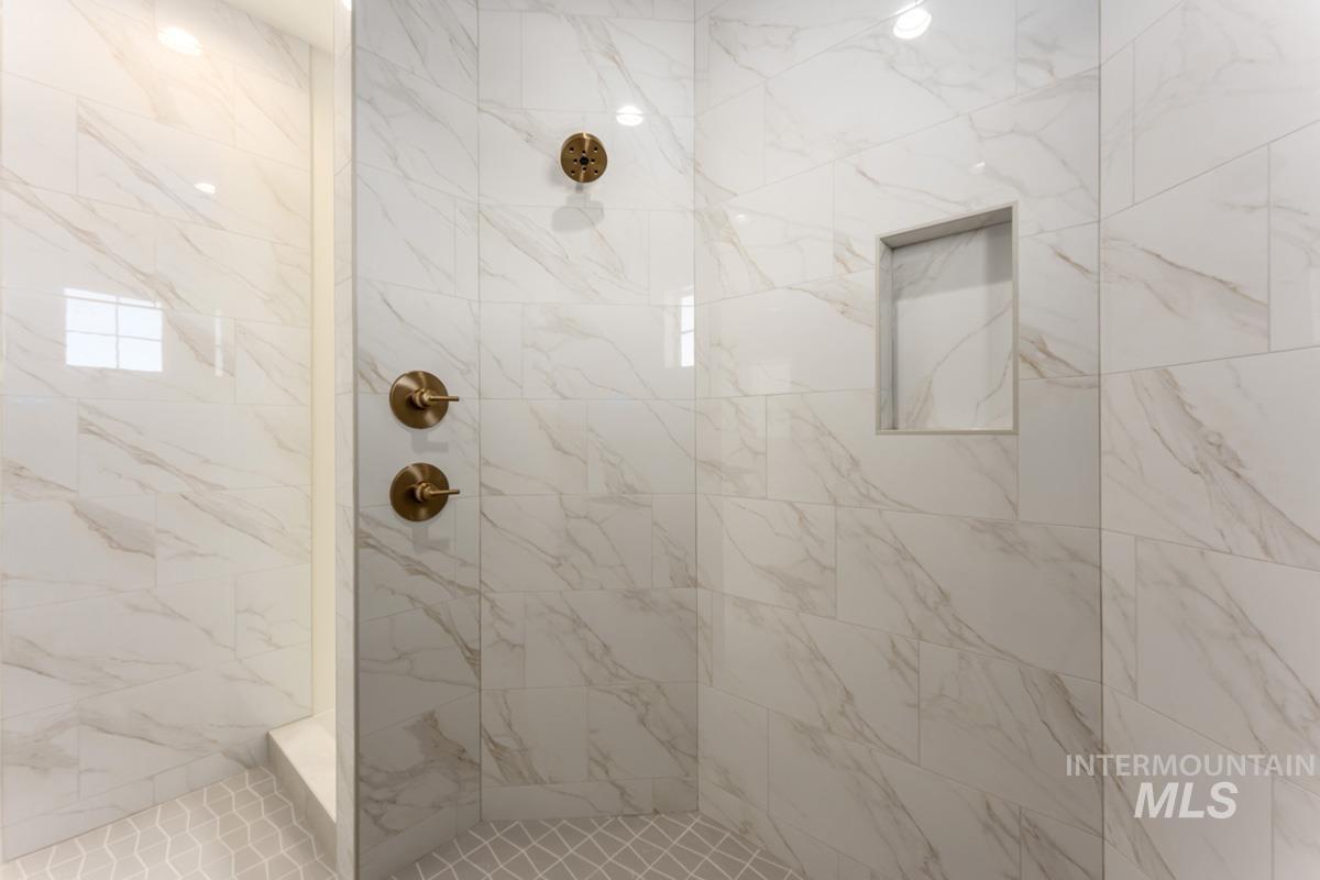 3112 E Renwick Dr Property Photo 27
