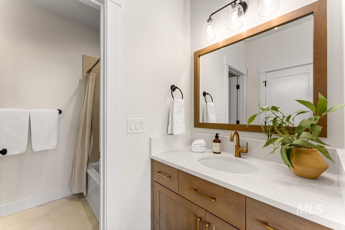3112 E Renwick Dr Property Photo 33