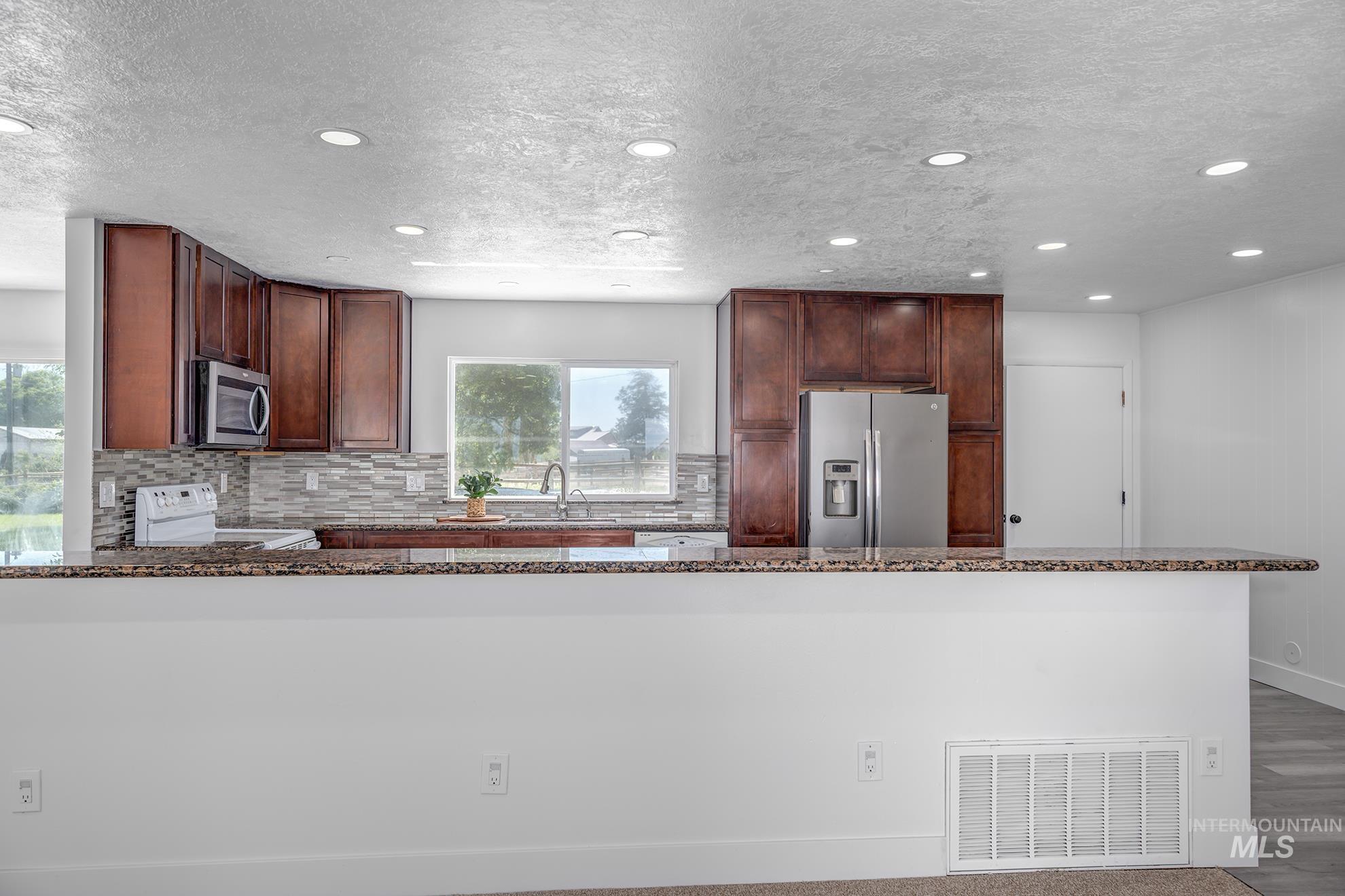 2121 Alameda Property Photo 4
