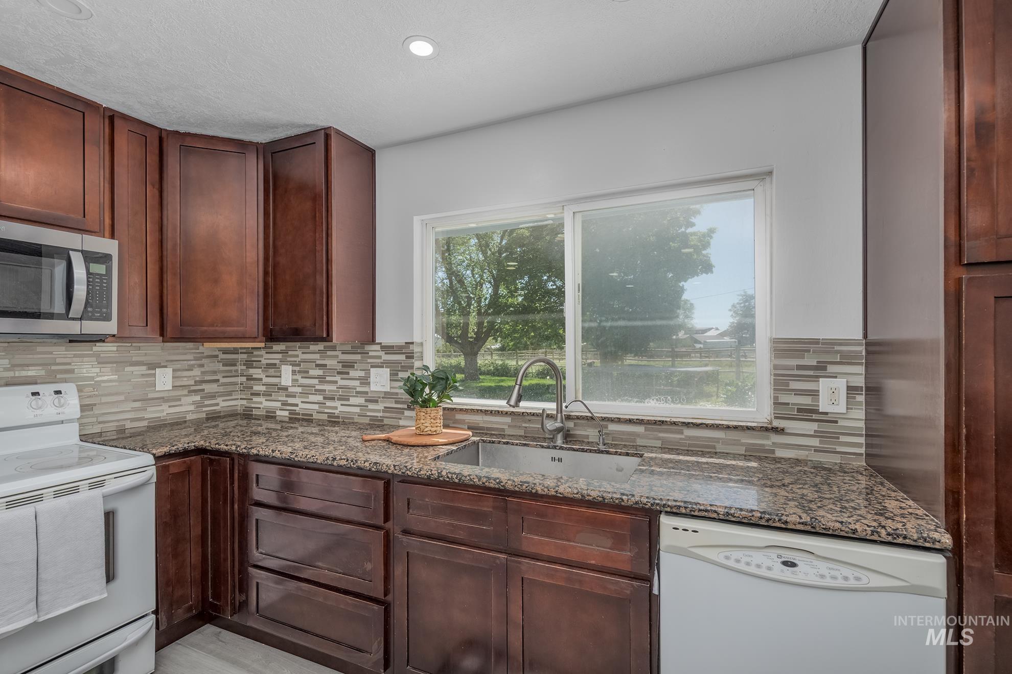 2121 Alameda Property Photo 6