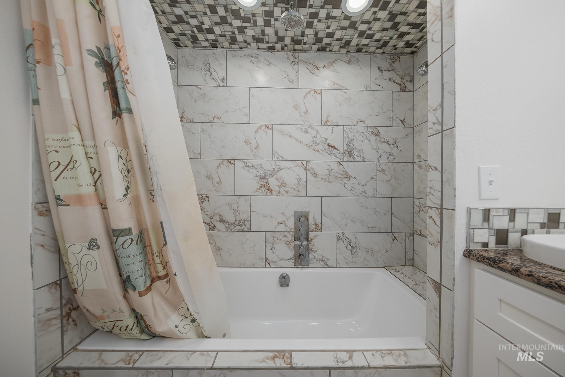 2121 Alameda Property Photo 17