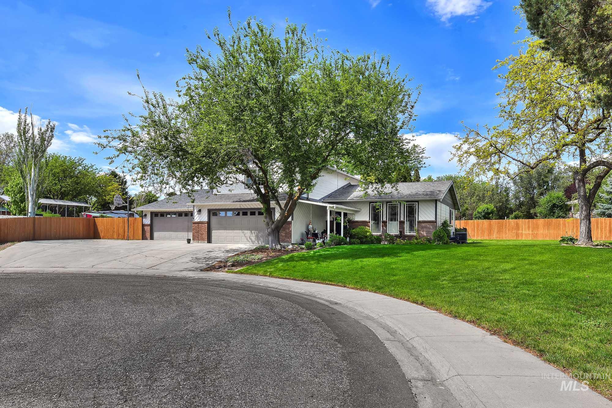 11407 W Reutzel Dr. Property Photo 1