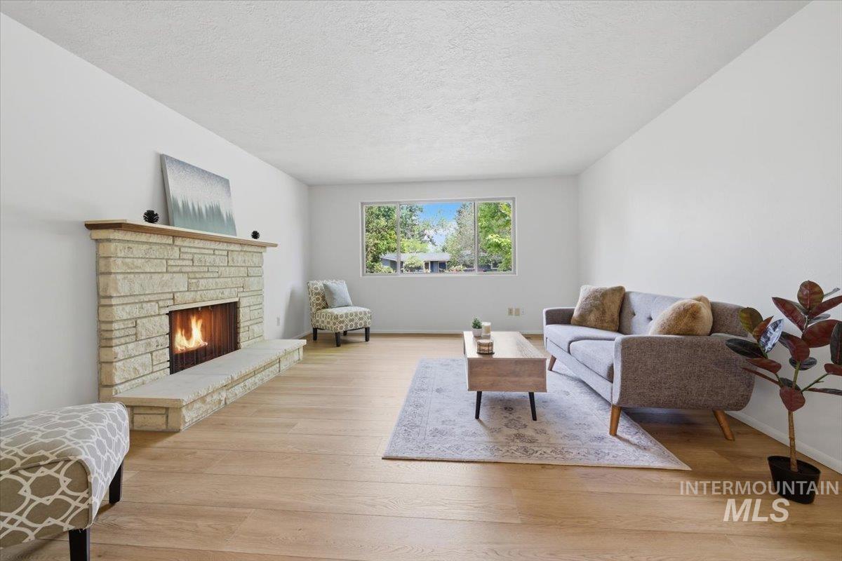 8315 W Valley View Dr Property Photo 4