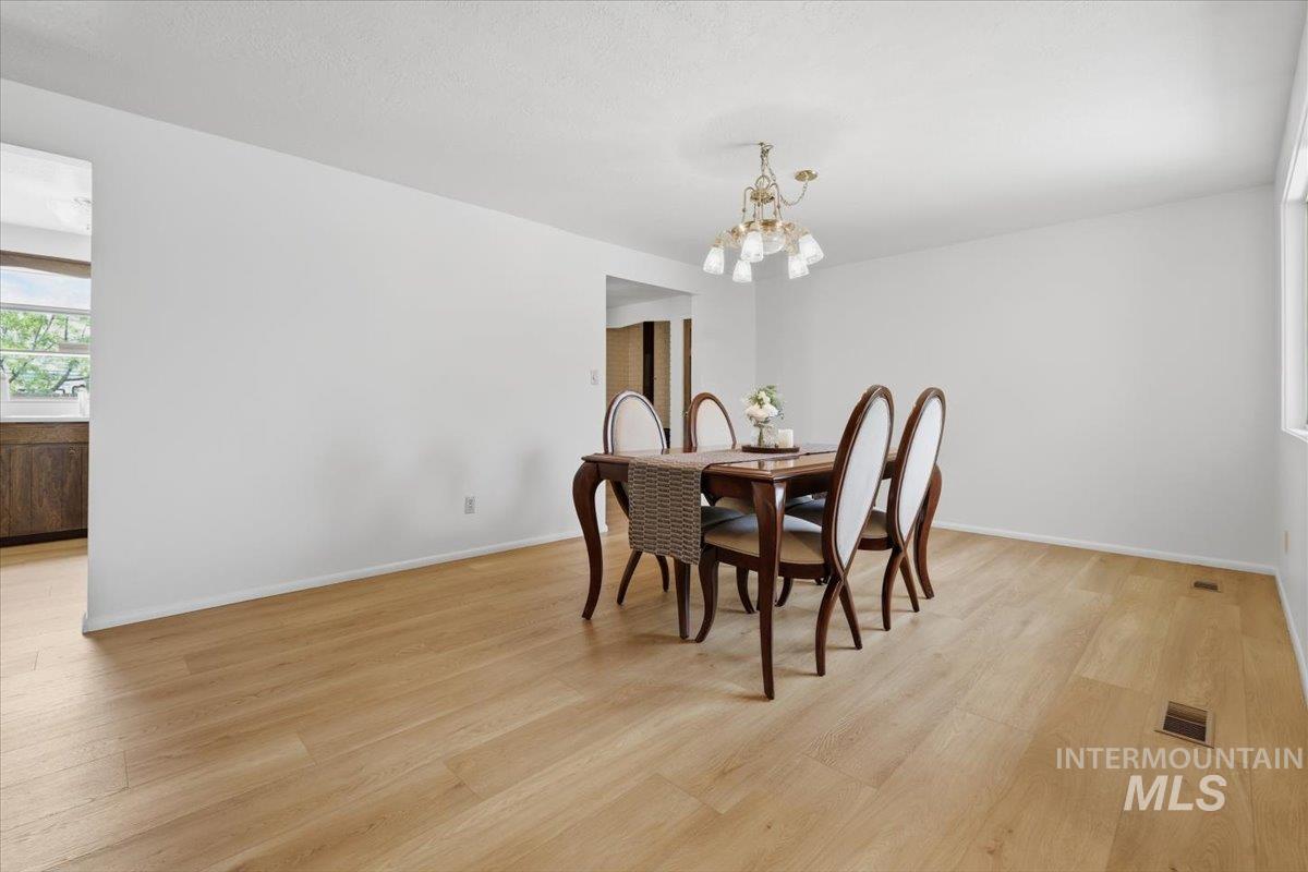 8315 W Valley View Dr Property Photo 6