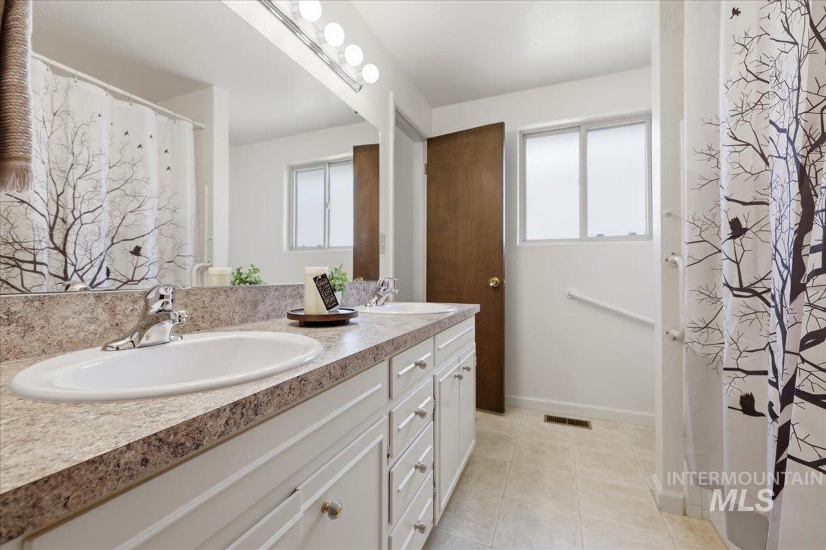 8315 W Valley View Dr Property Photo 15