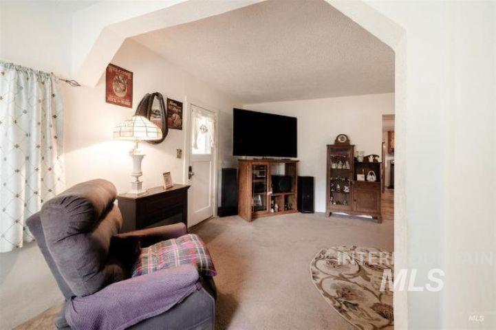 201 Tiffany Ln Property Photo 5