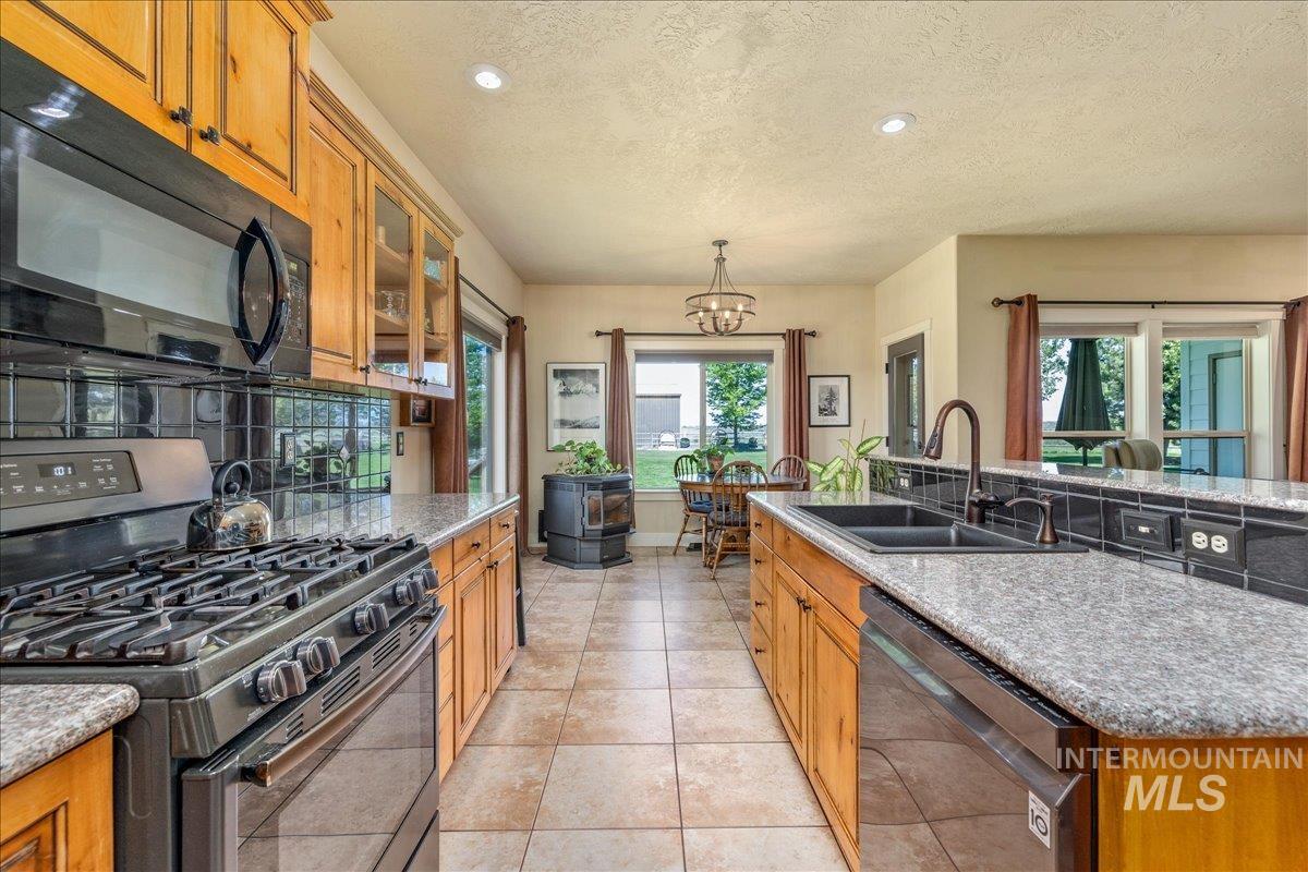 18593 S Pleasant Valley Rd Property Photo 11