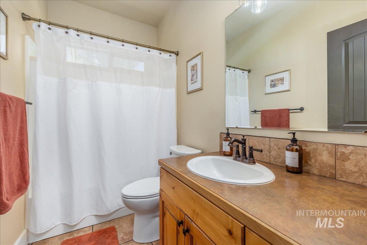 18593 S Pleasant Valley Rd Property Photo 16