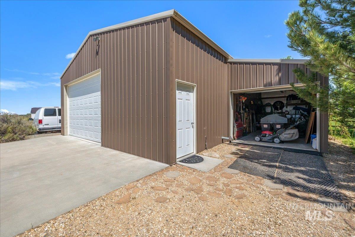 18593 S Pleasant Valley Rd Property Photo 30