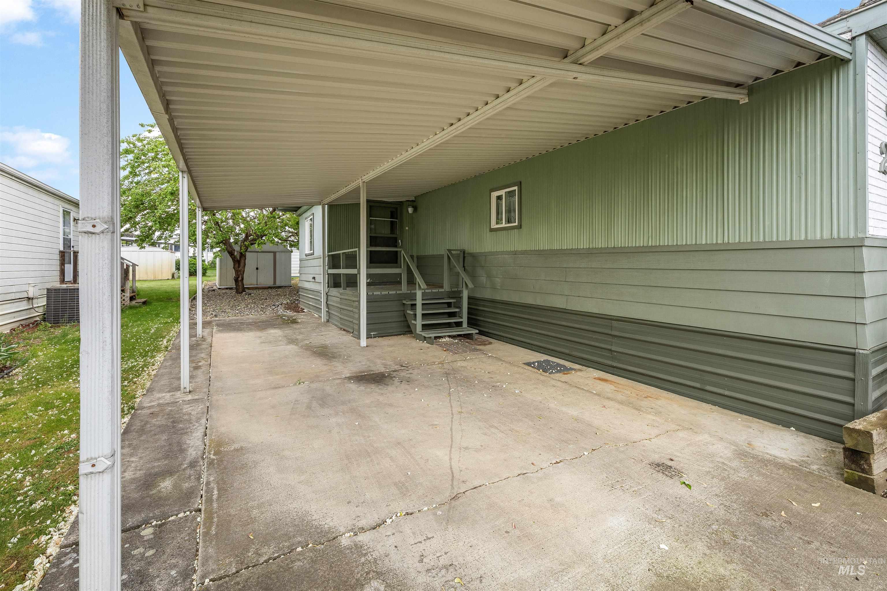 516 Park Ave Property Photo 3