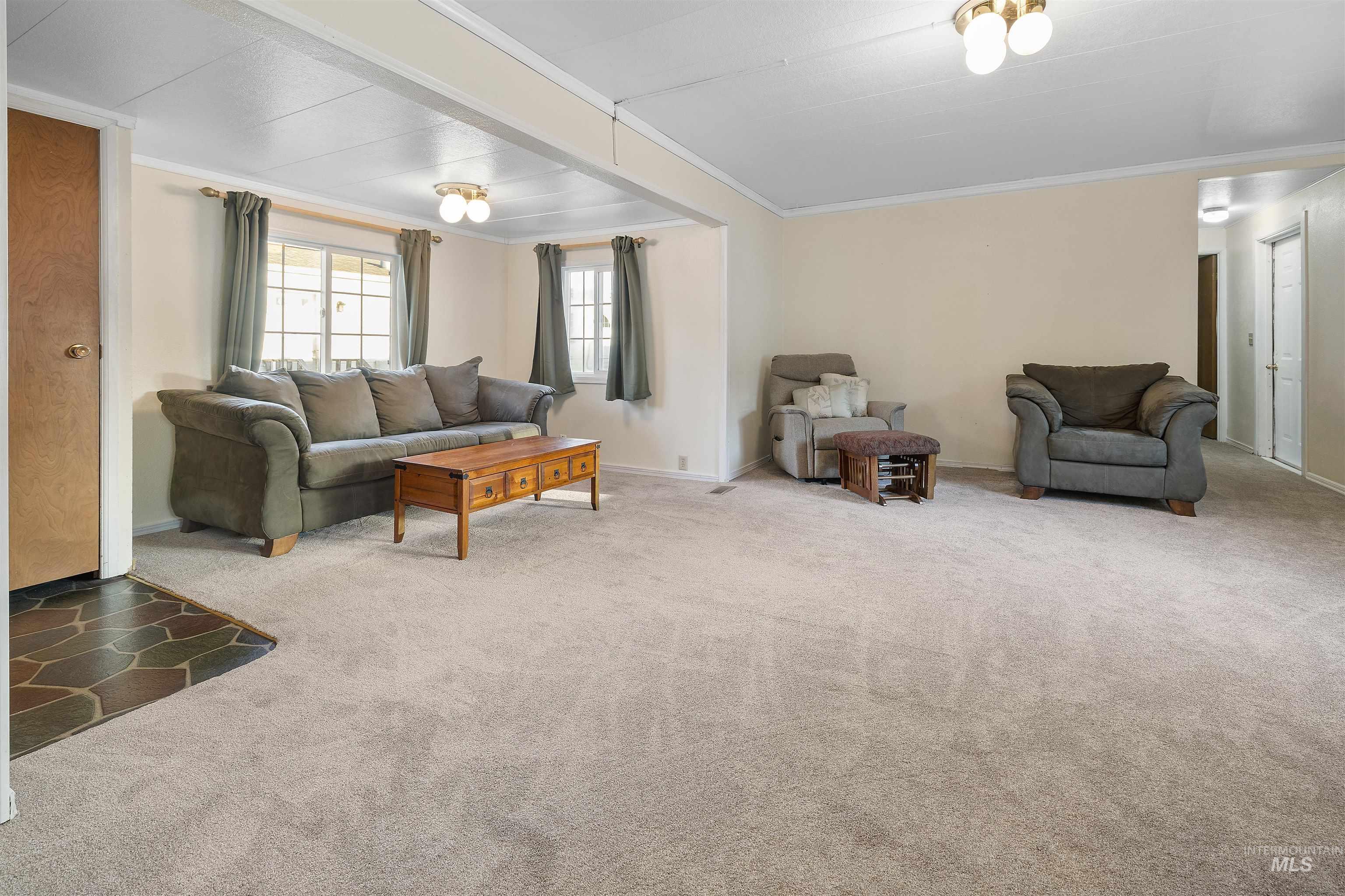 516 Park Ave Property Photo 6