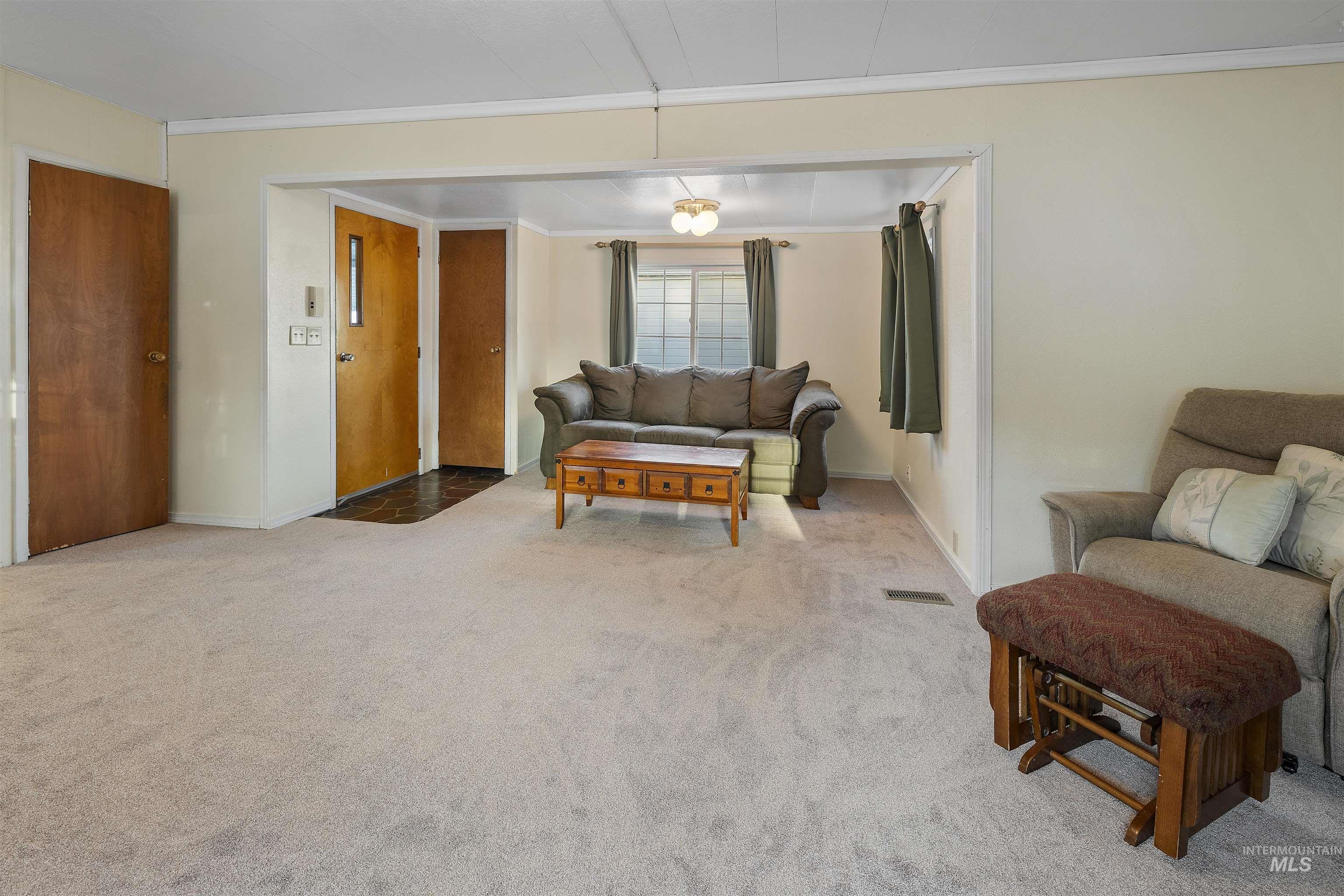 516 Park Ave Property Photo 7