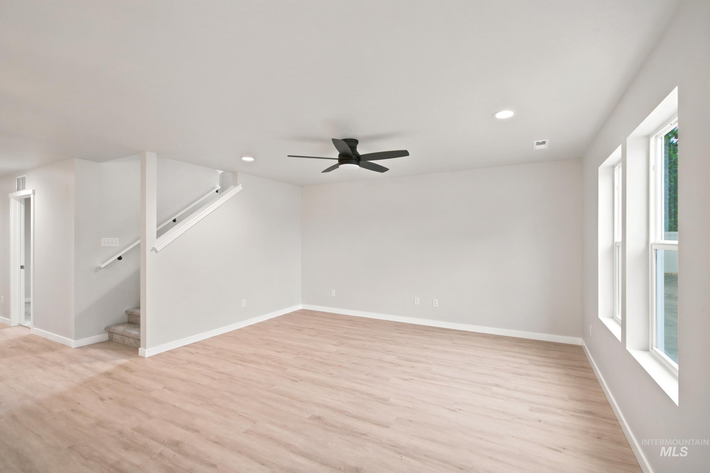 462 Oliver St Property Photo 6