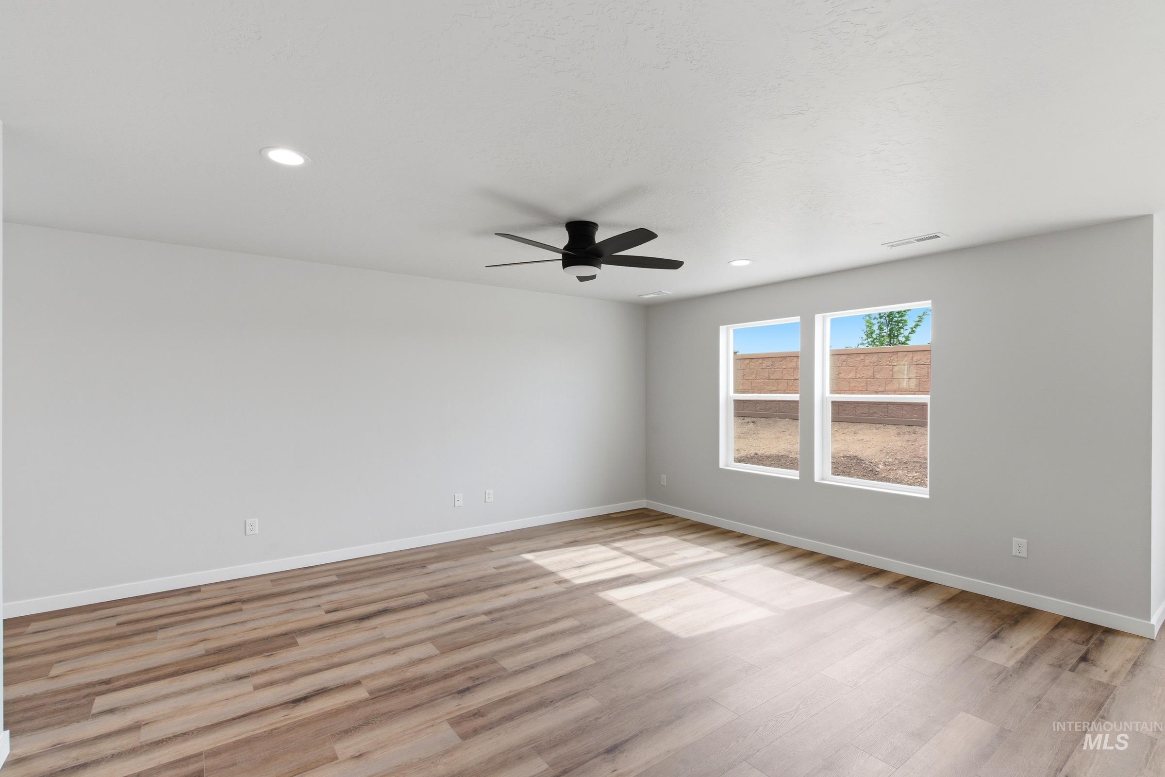 4426 N Alameda Creek Ave Property Photo 9
