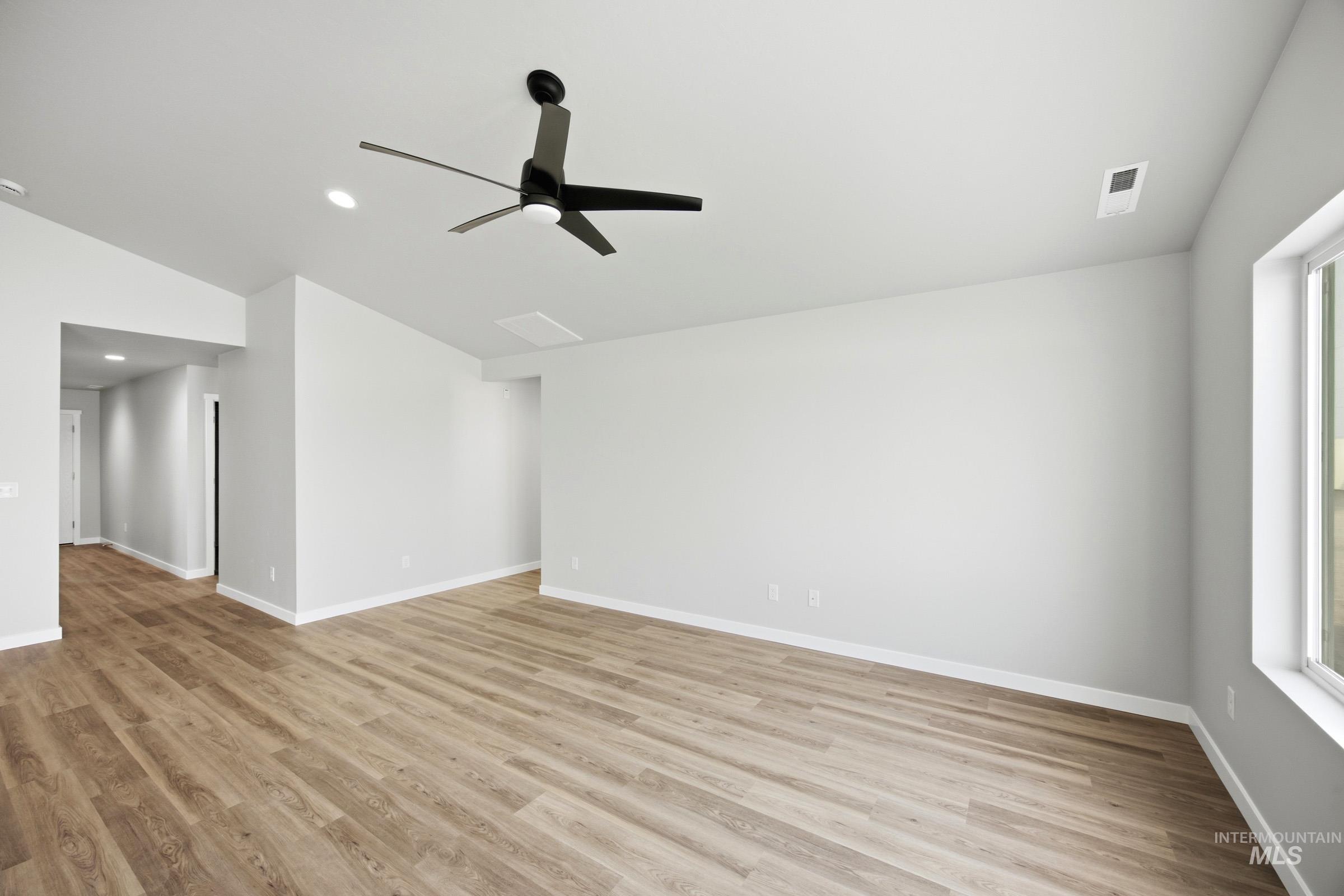 485 Waverly Ave Property Photo 8