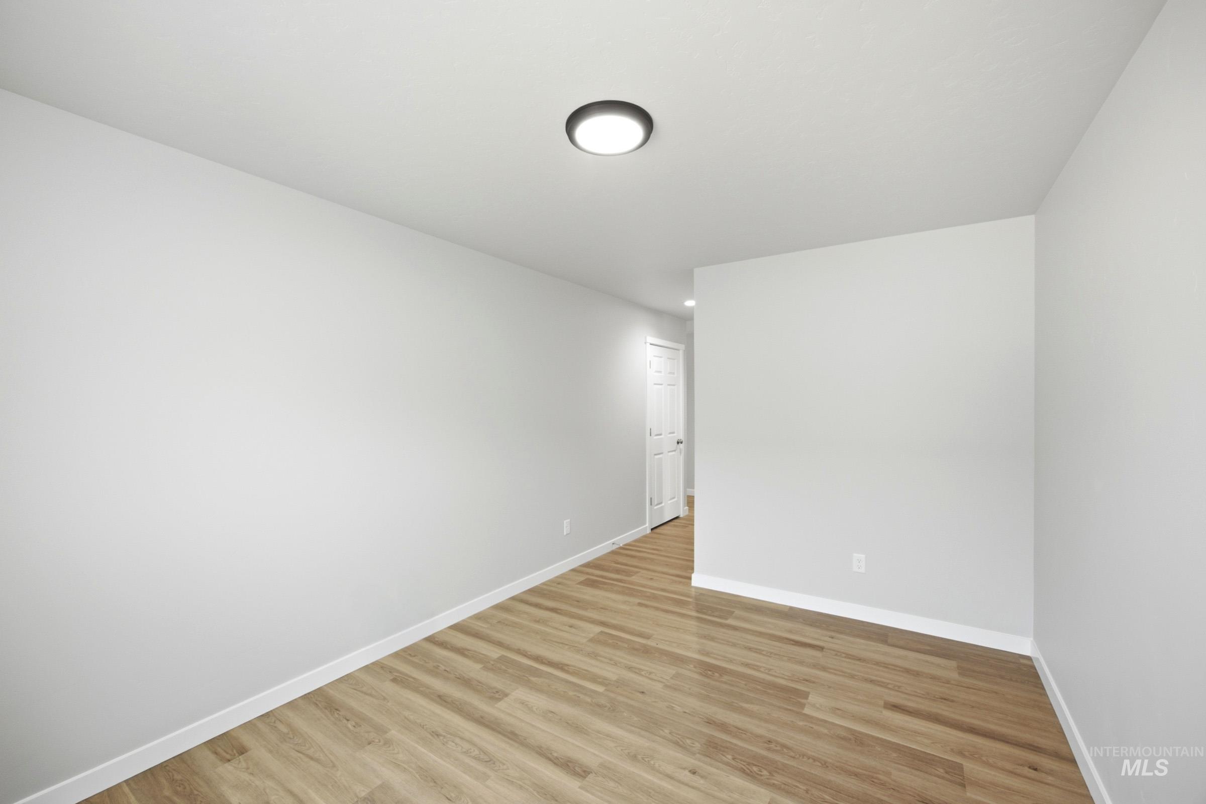 485 Waverly Ave Property Photo 17