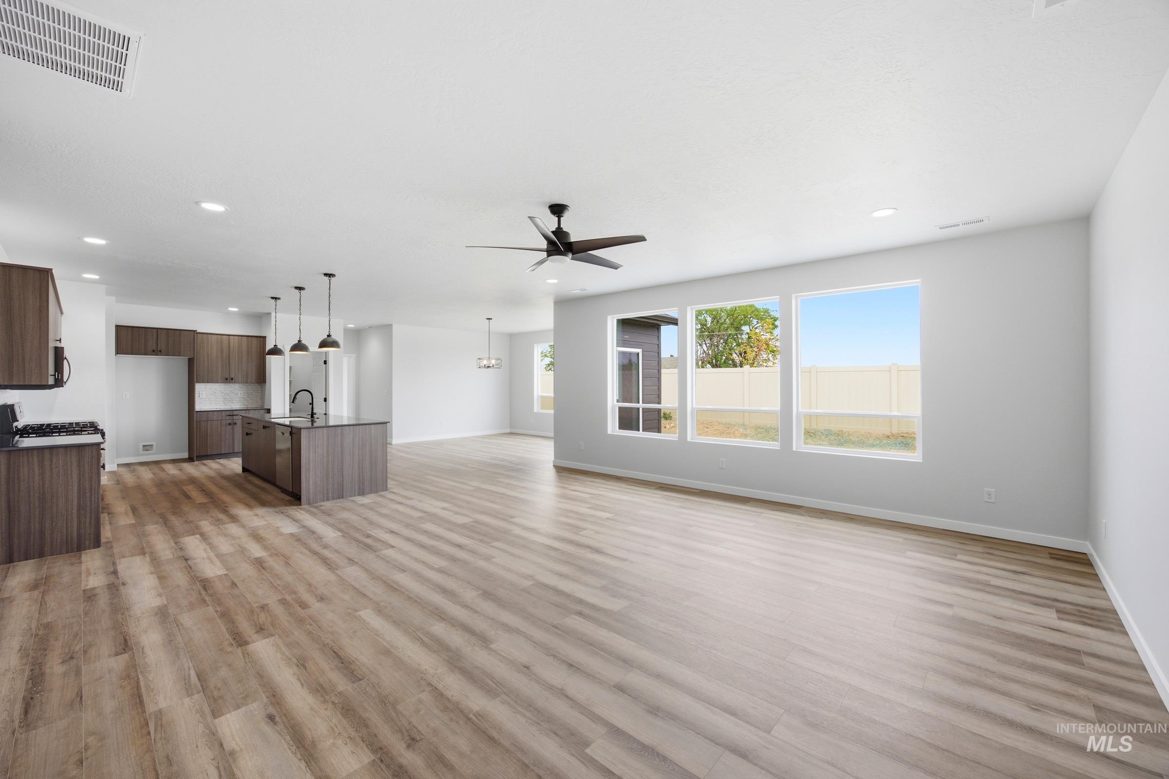1064 W Cub River Dr Property Photo 12