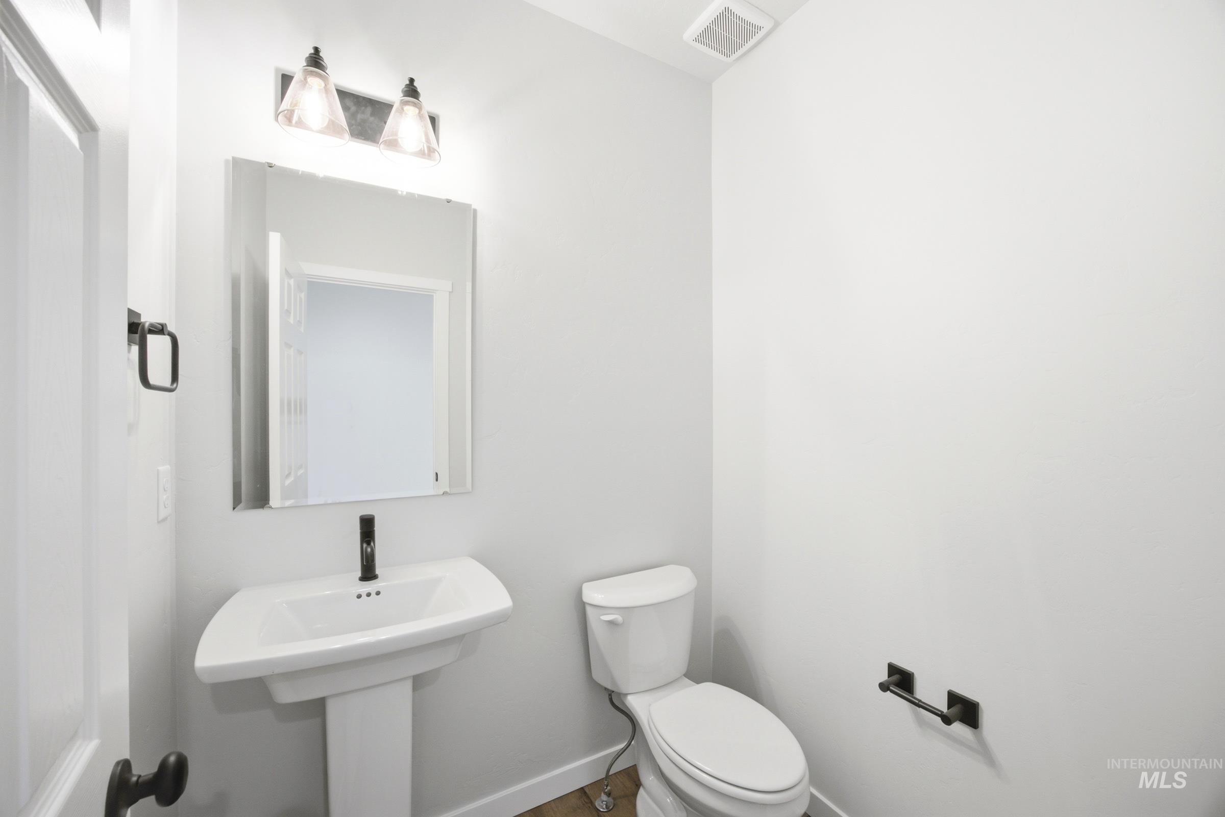 1064 W Cub River Dr Property Photo 24