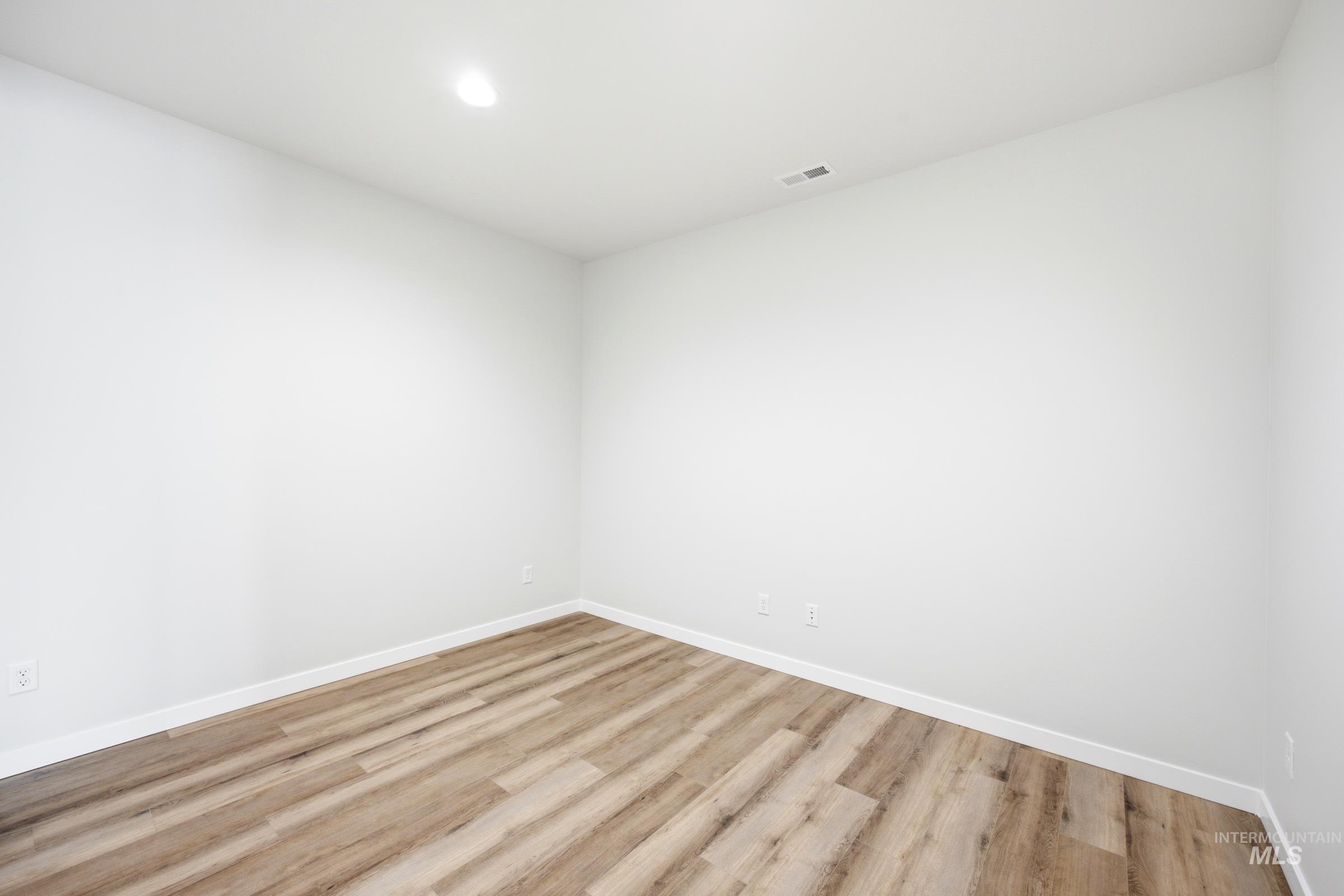 1064 W Cub River Dr Property Photo 25