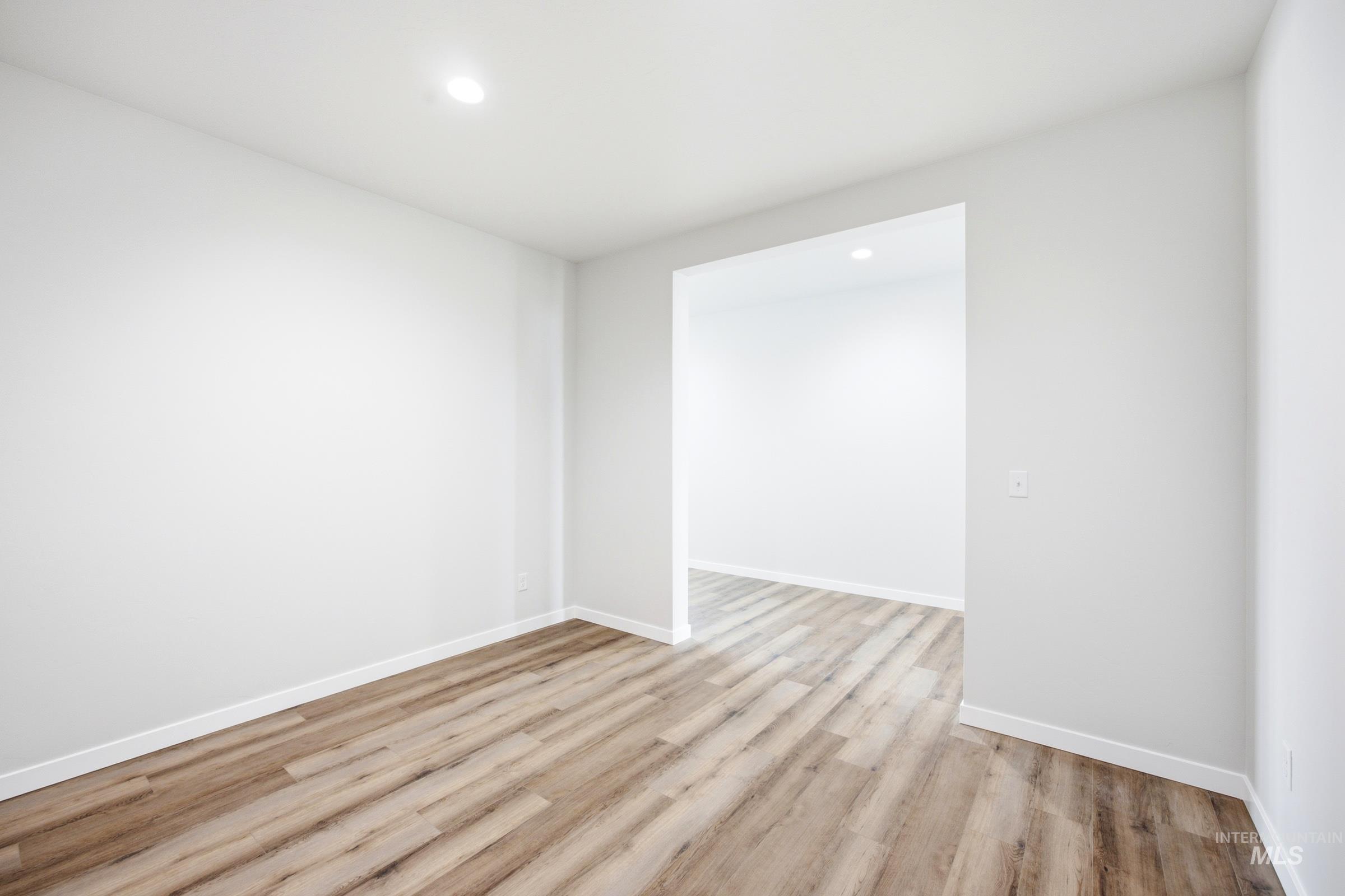 1064 W Cub River Dr Property Photo 26