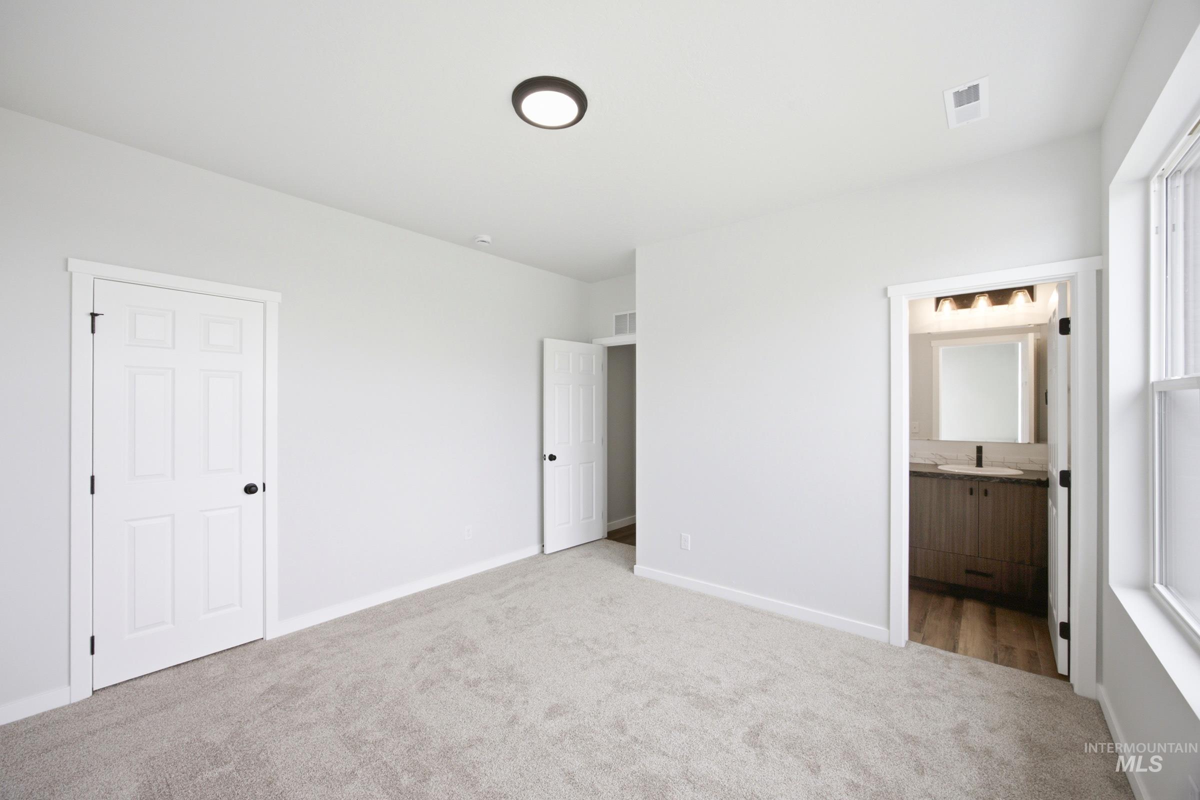 1064 W Cub River Dr Property Photo 28