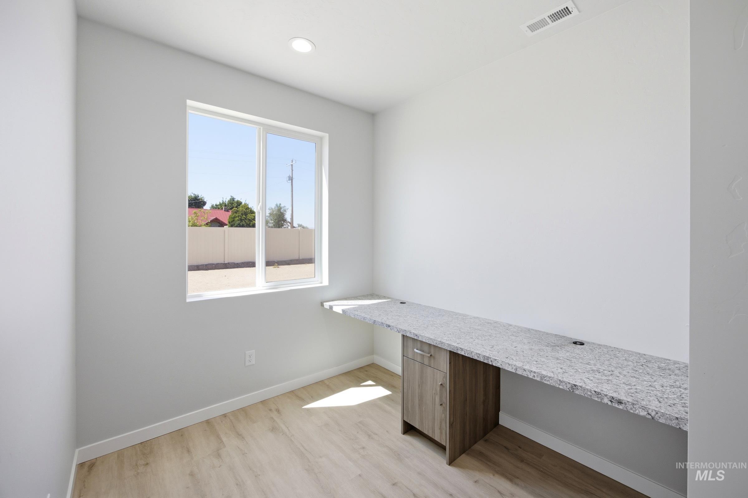 3885 E White Plains St Property Photo 11
