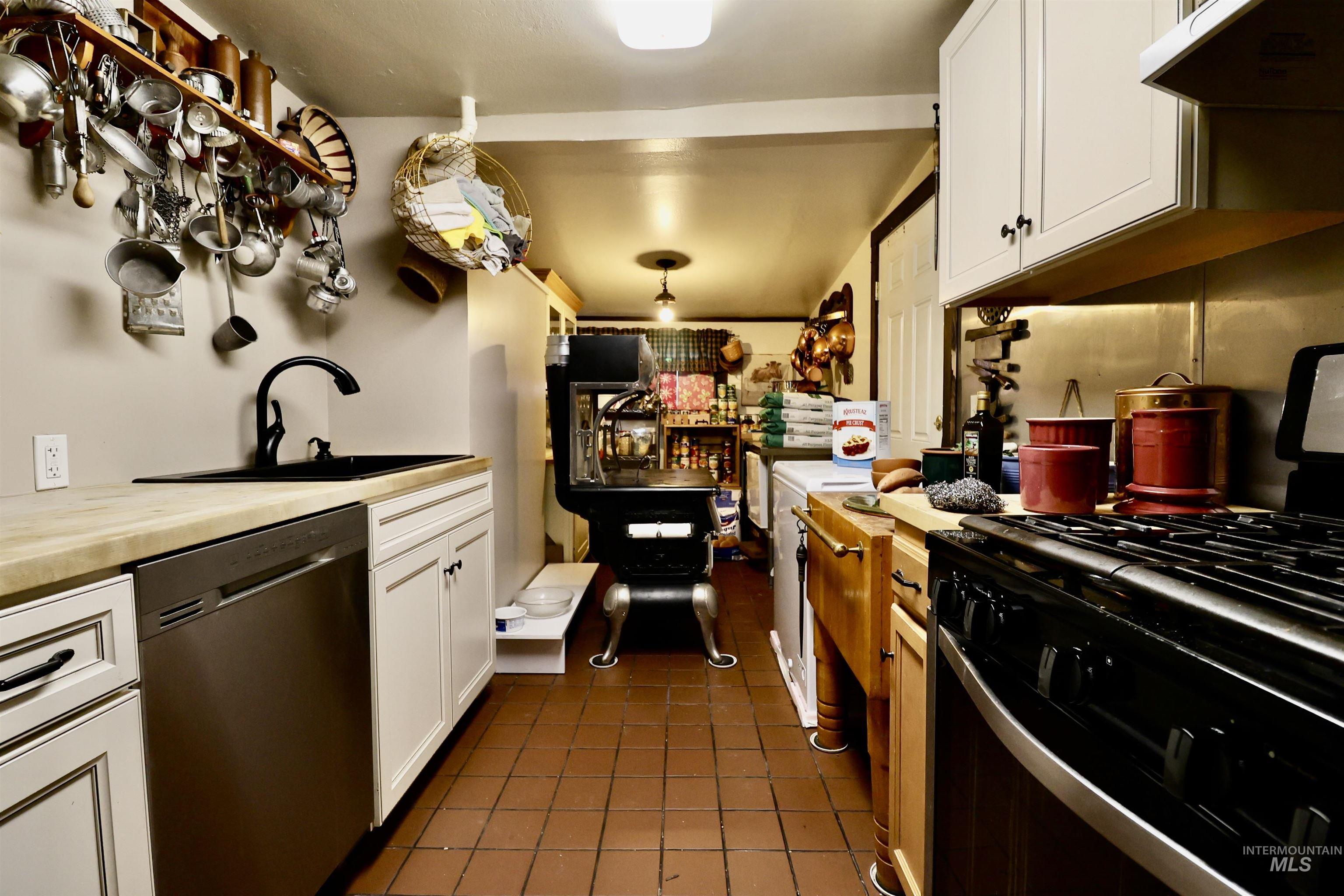 306 Wroten St Property Photo 18