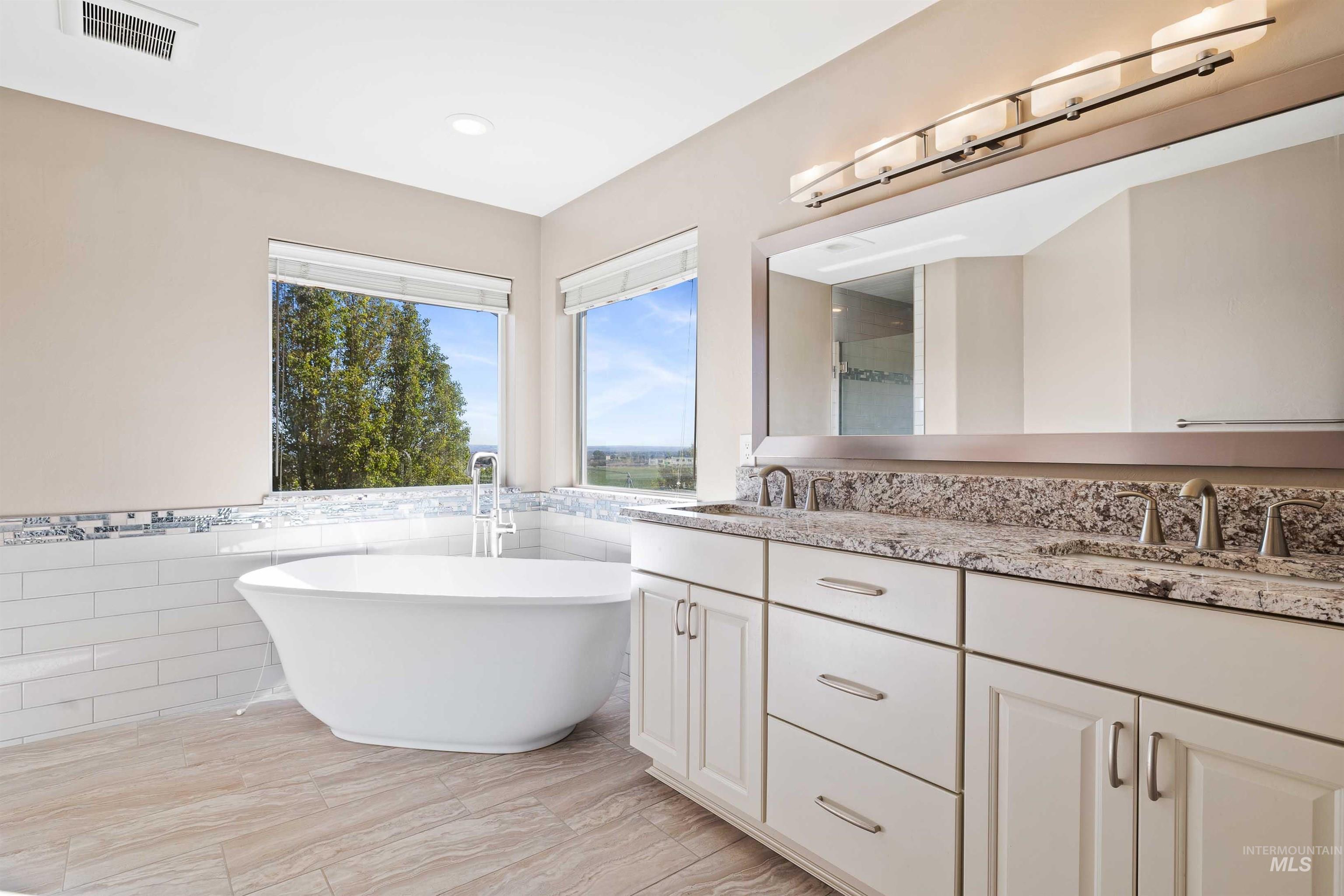 2522 E 3719 N Property Photo 17
