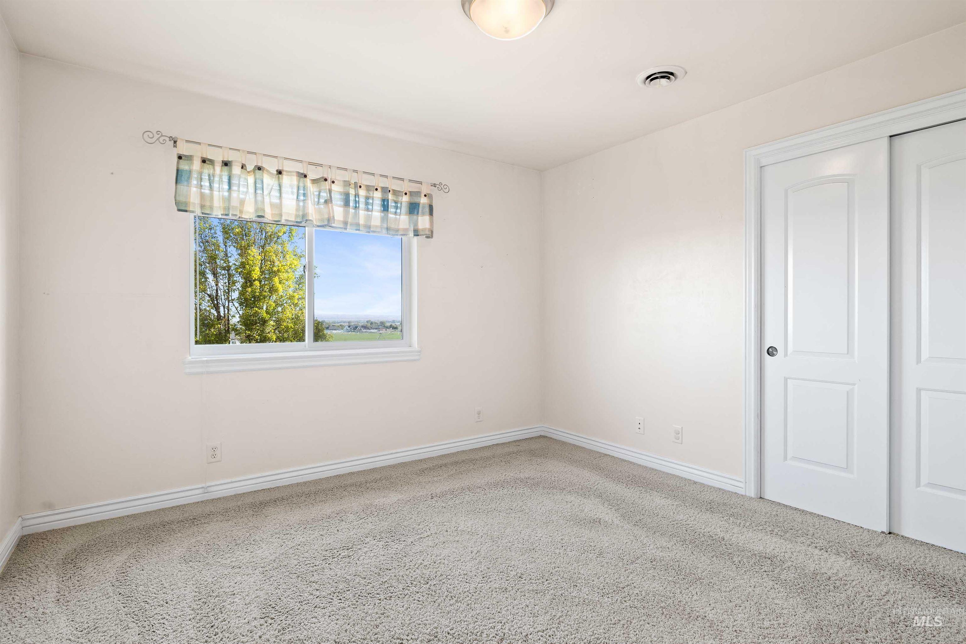 2522 E 3719 N Property Photo 26