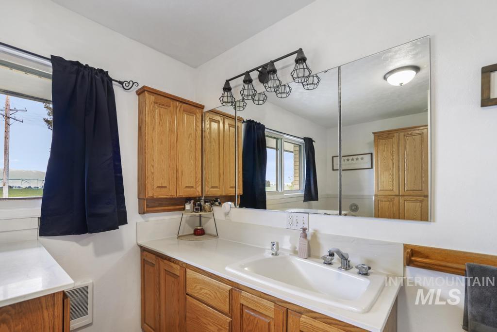 294 S 100 W Property Photo 17