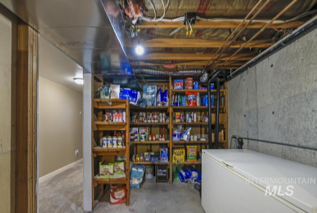 294 S 100 W Property Photo 27