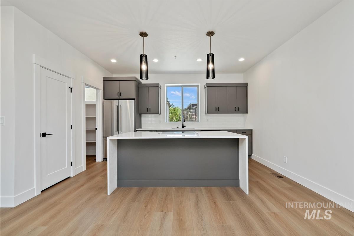 1701 S Federal Way Property Photo 9