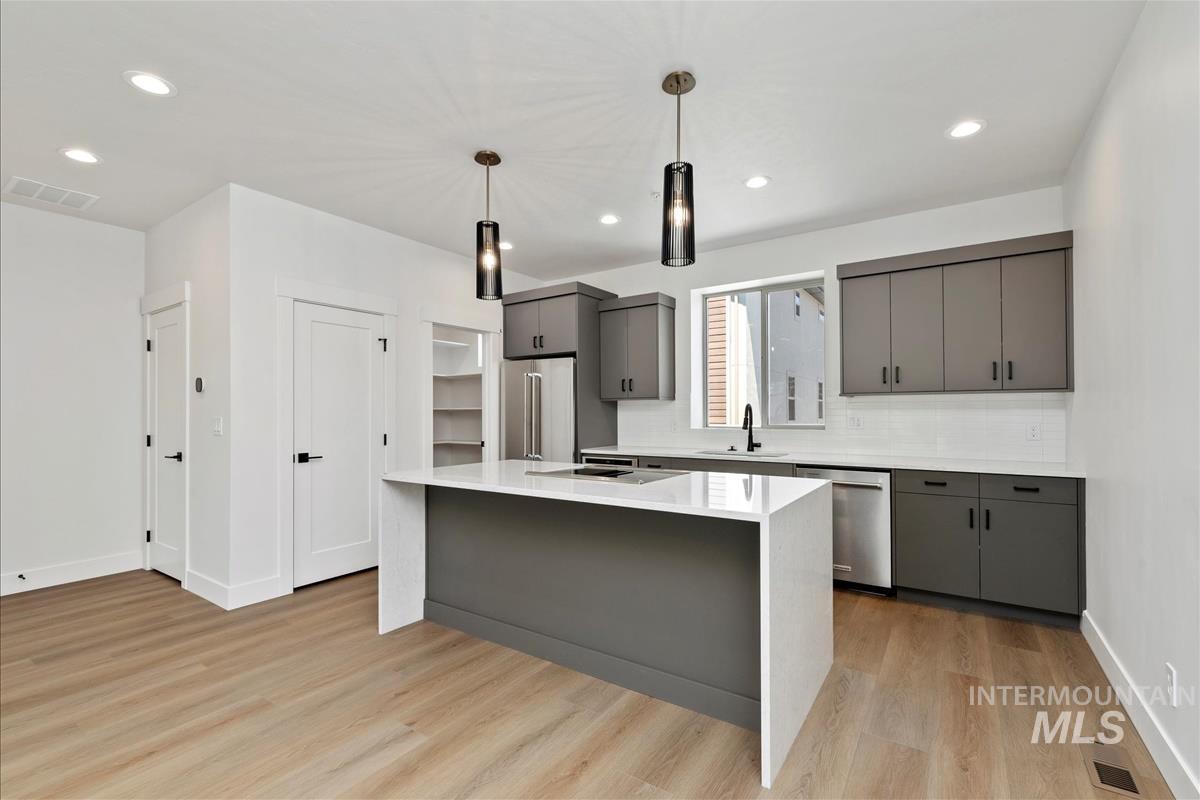 1701 S Federal Way Property Photo 11