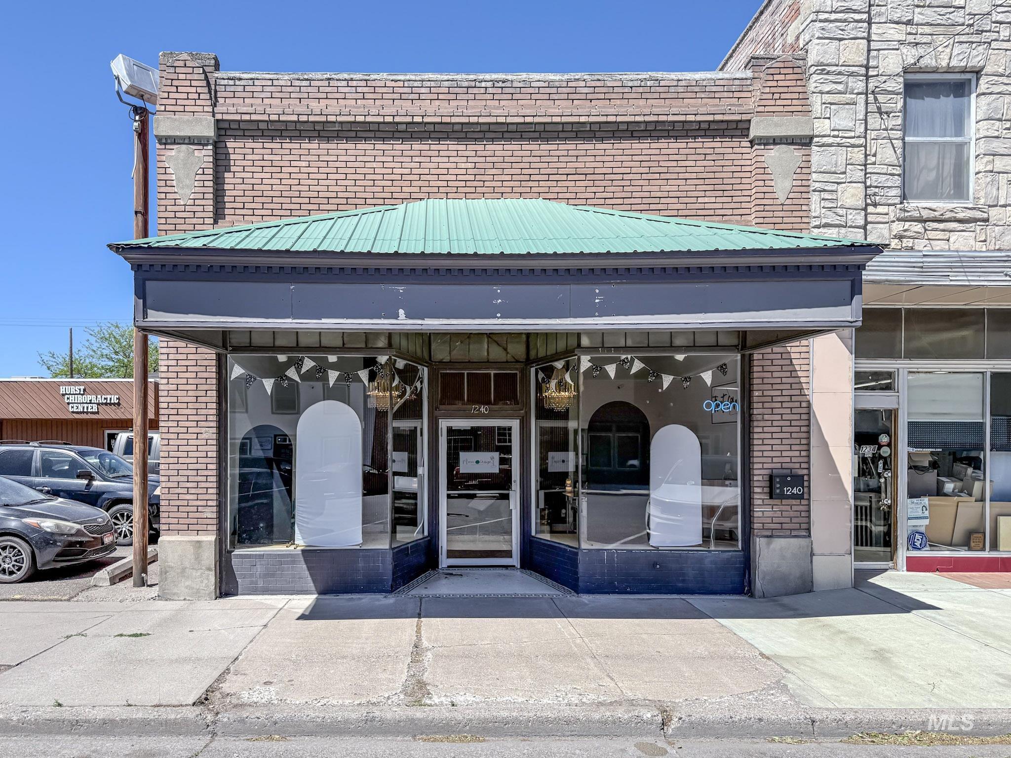 1240 Oakley Ave