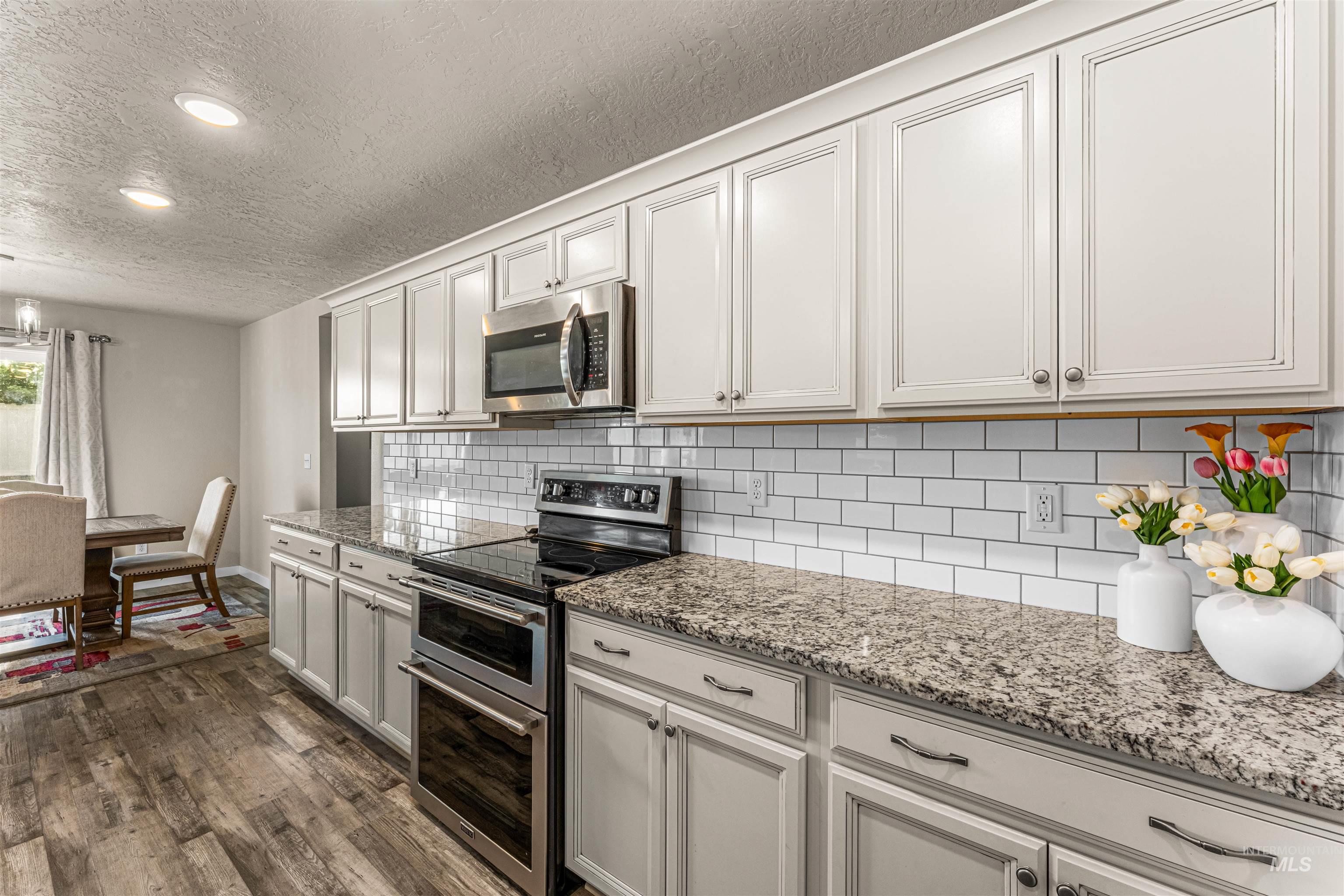17817 Sunset Ridge Ave. Property Photo 14
