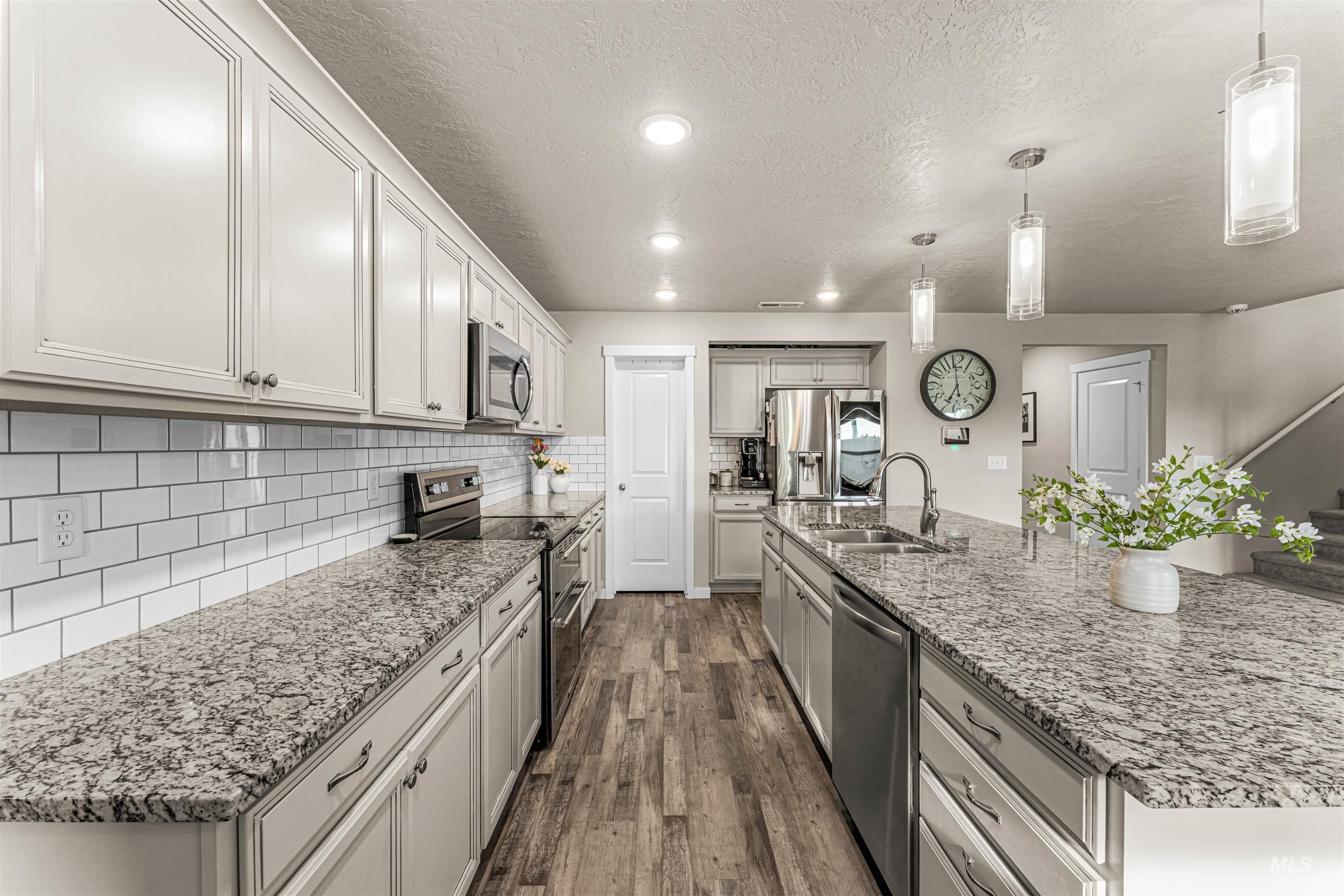 17817 Sunset Ridge Ave. Property Photo 16