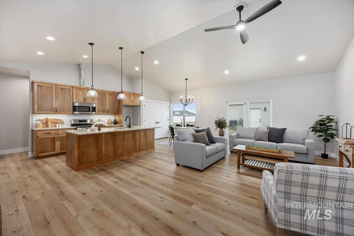 1119 Sage Property Photo 3
