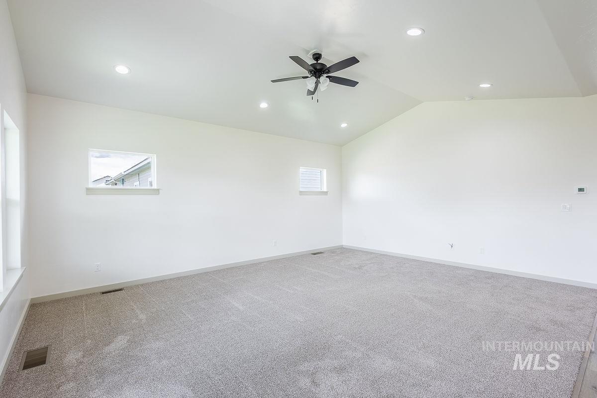 1075 W 10th Street Property Photo 4