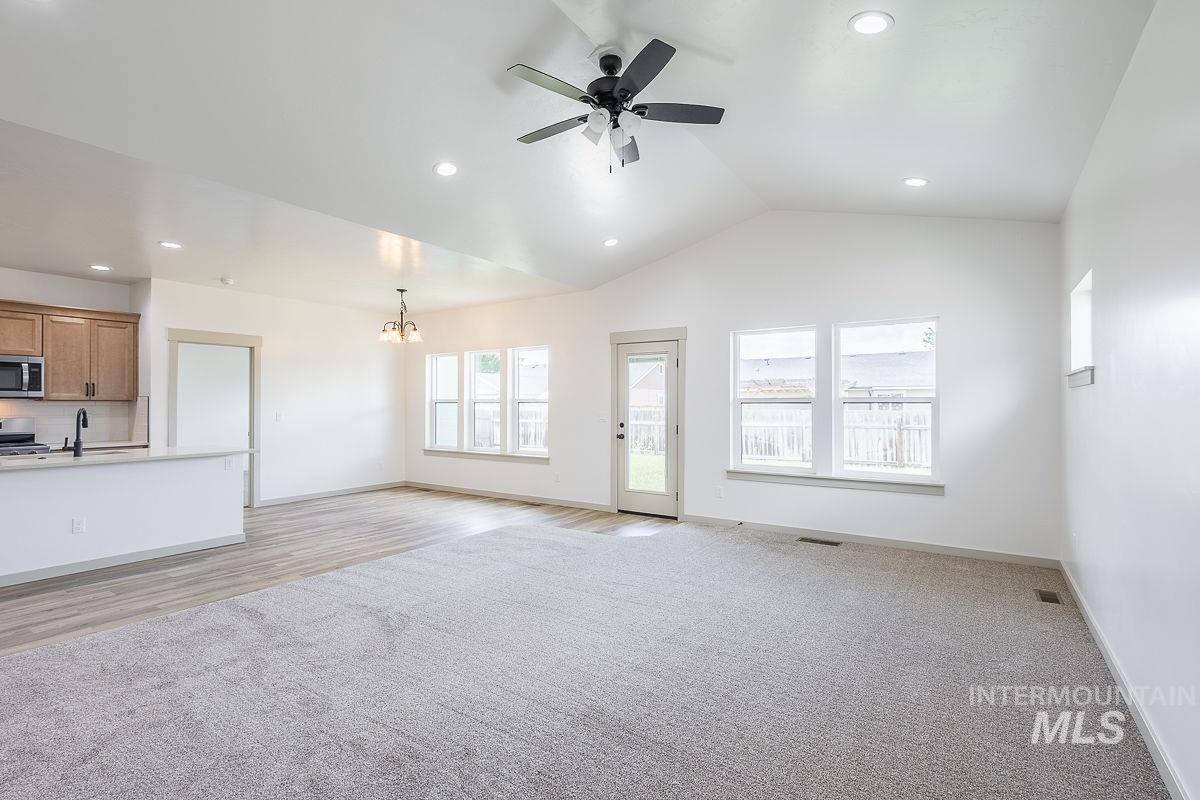 1075 W 10th Street Property Photo 7