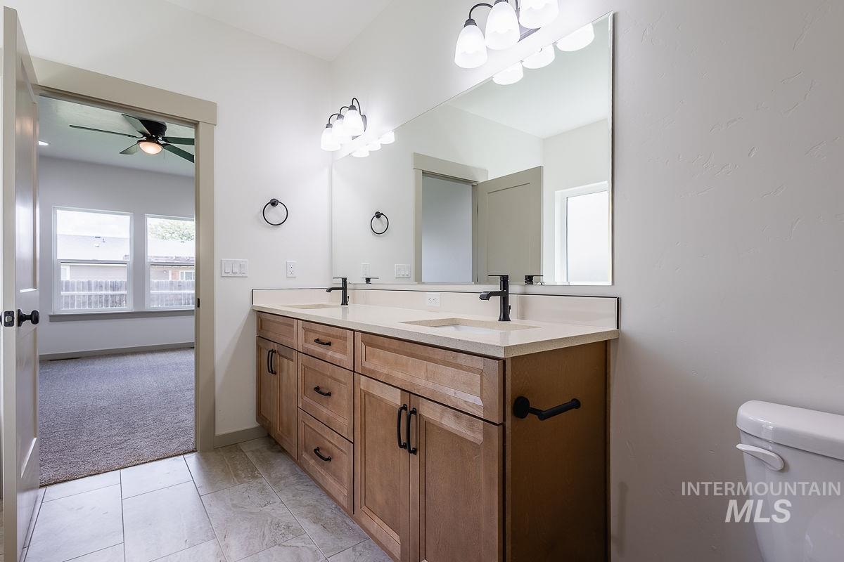 1075 W 10th Street Property Photo 19