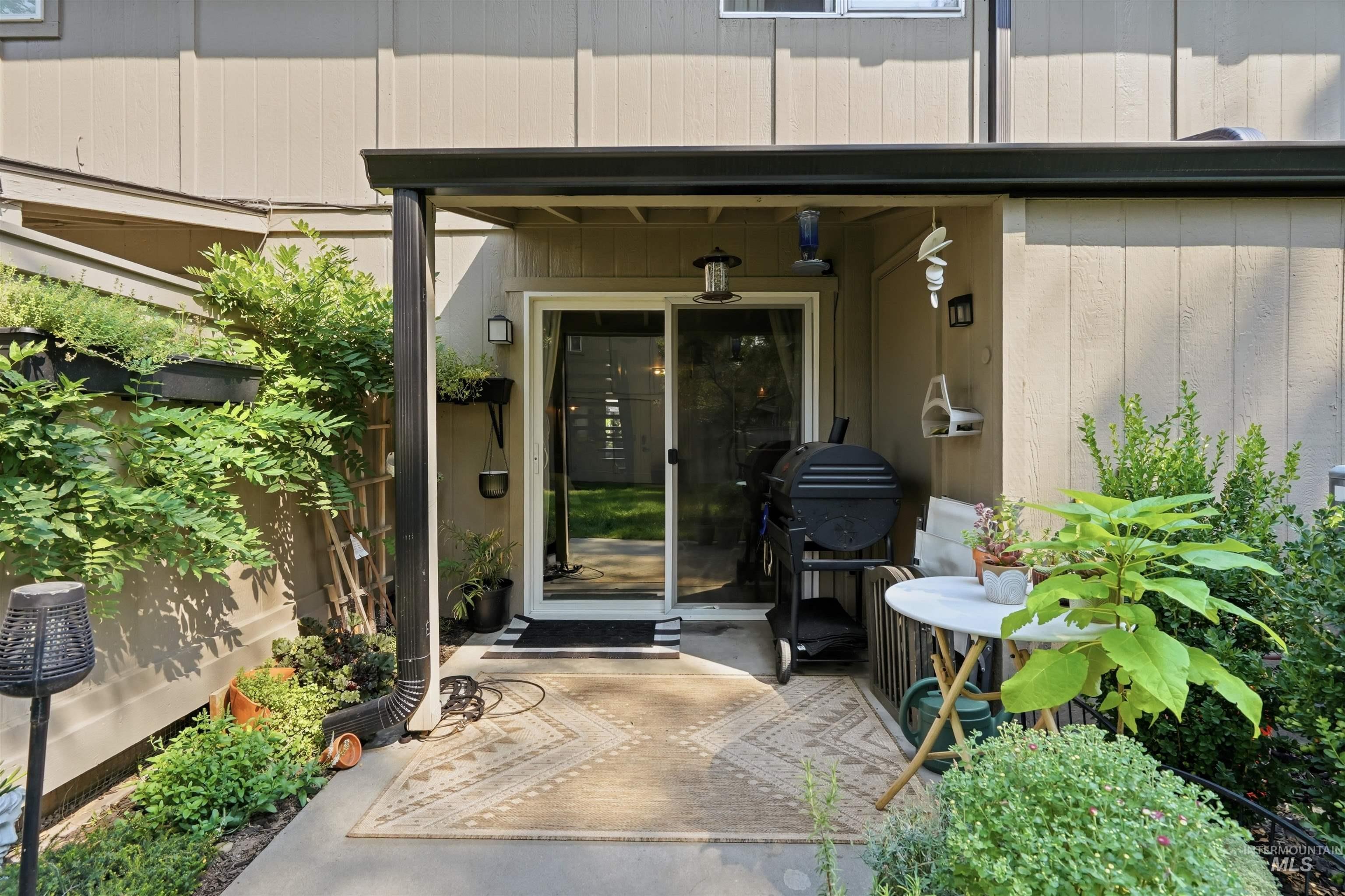 348 N Eagle Glen Property Photo 27
