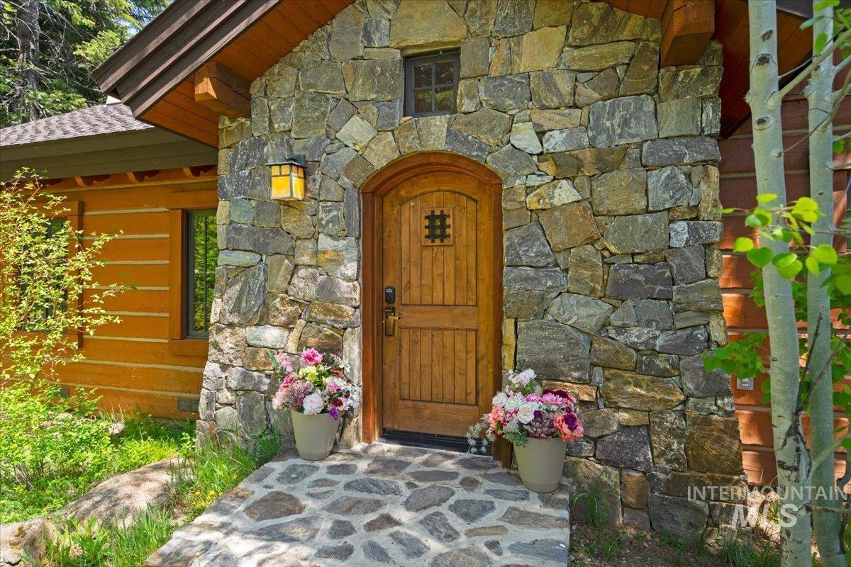 7 Rock Creek Ct. Property Photo 3