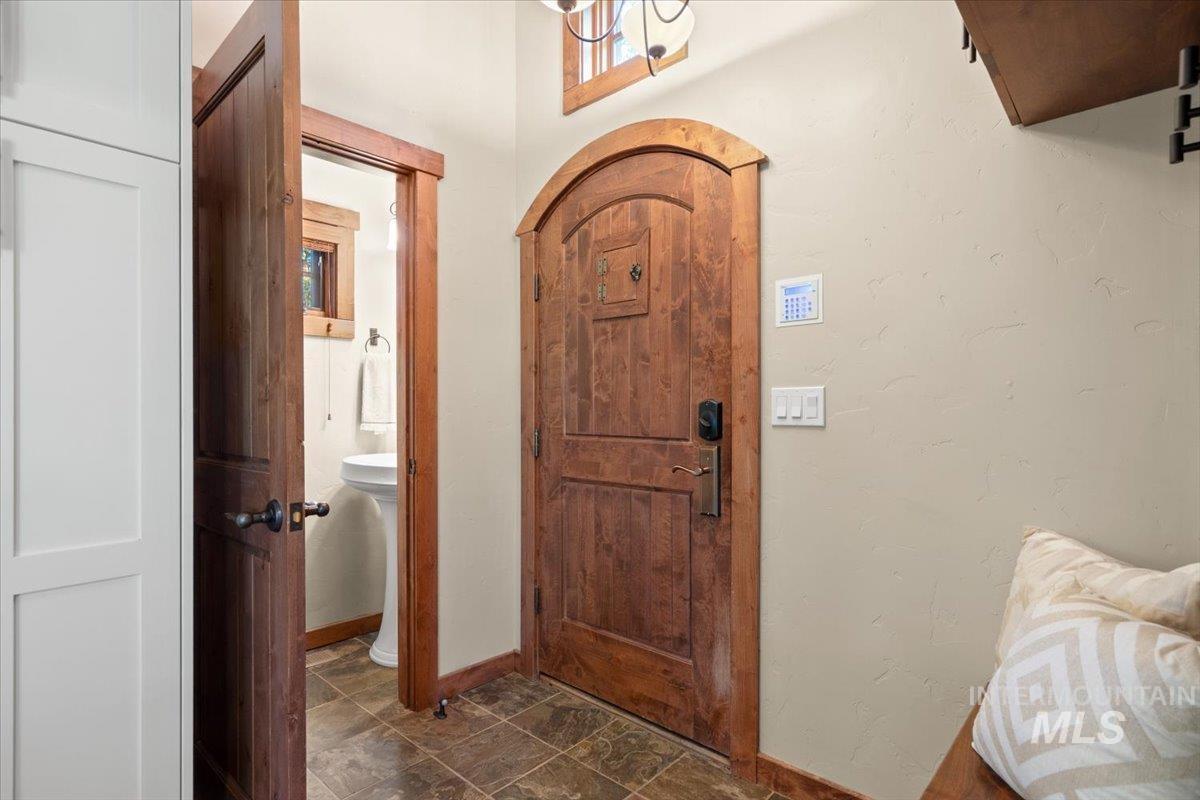 7 Rock Creek Ct. Property Photo 4