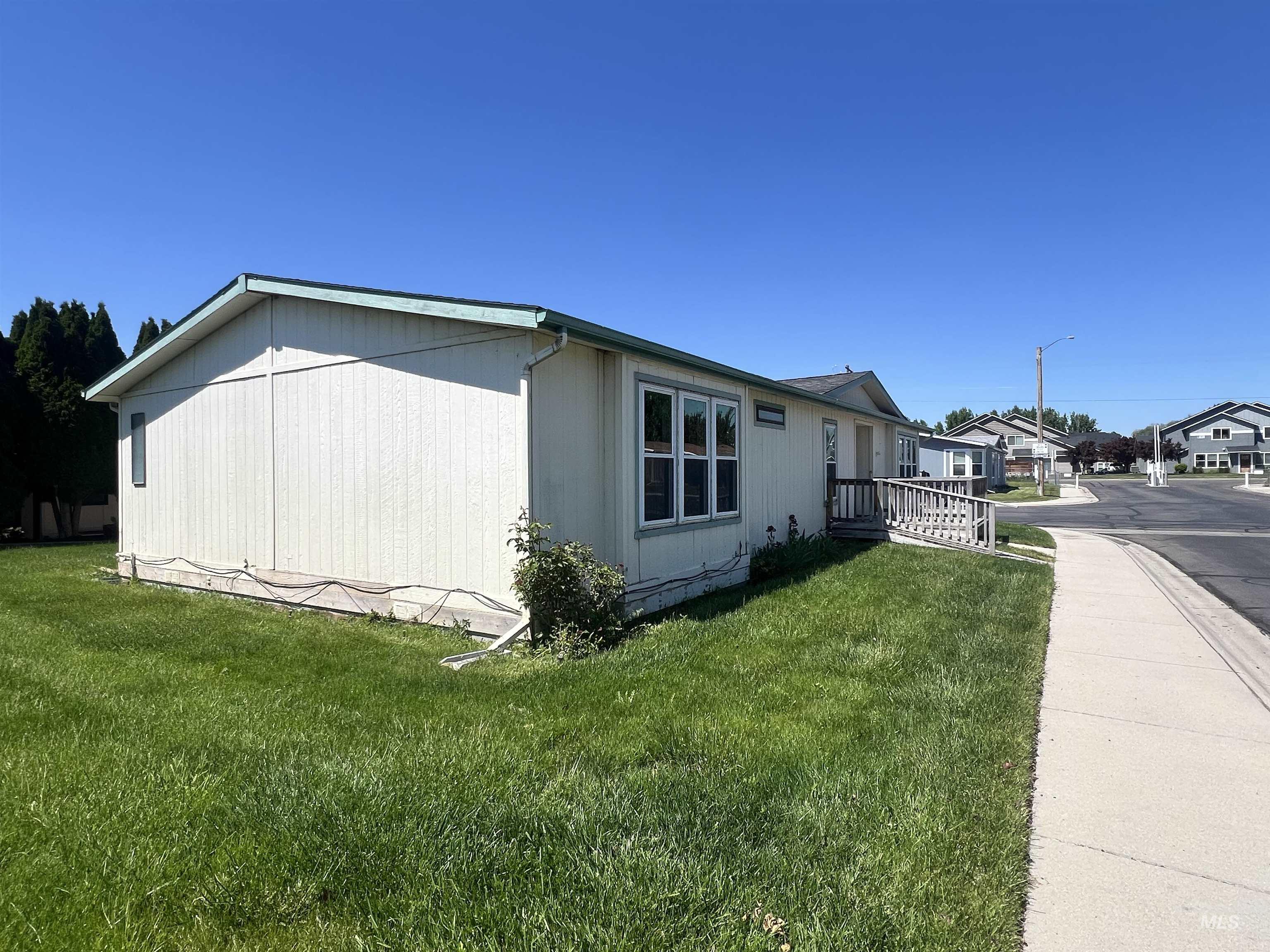 1907 W Flamingo Property Photo 6