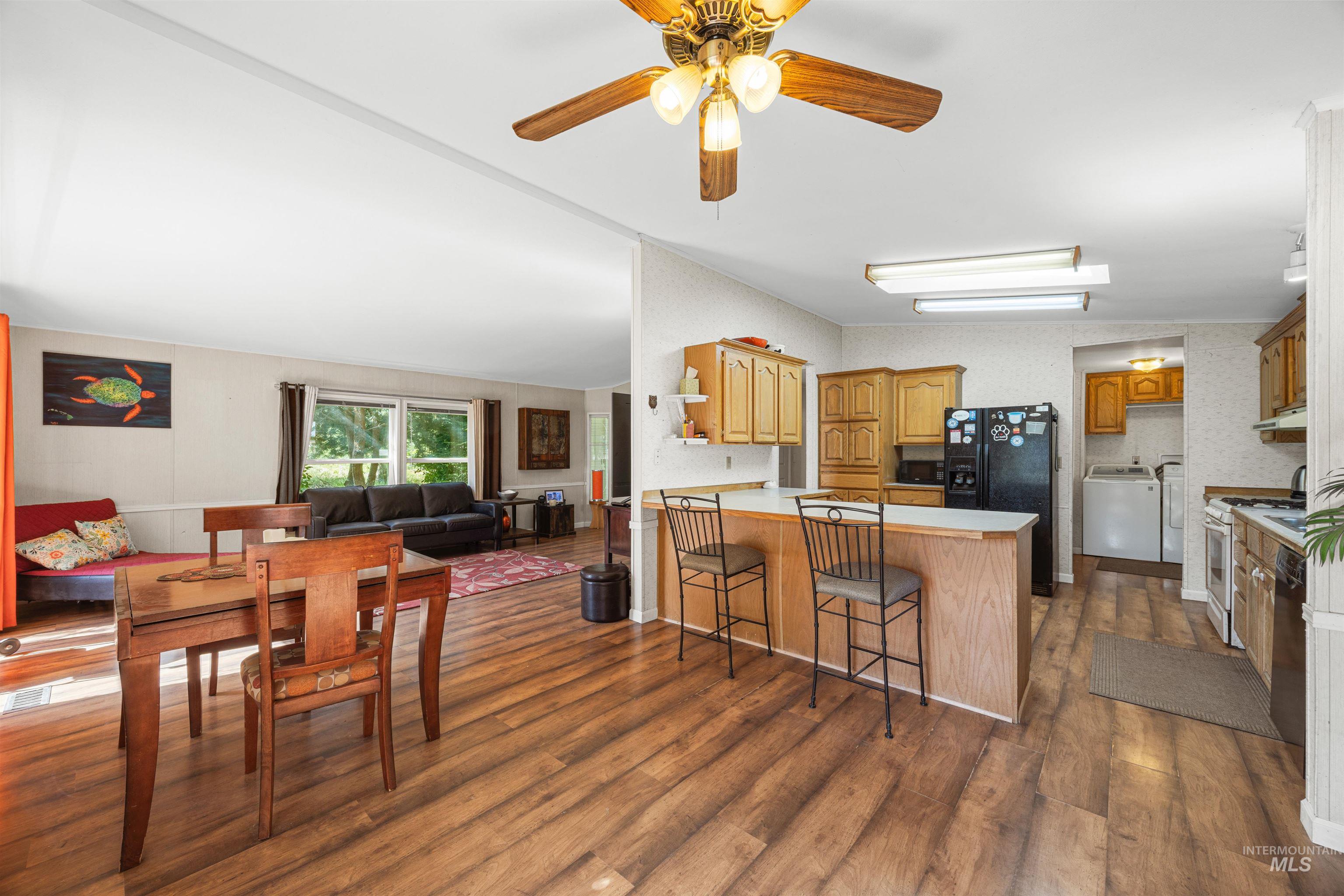 2875 N Maple Grove Property Photo 4