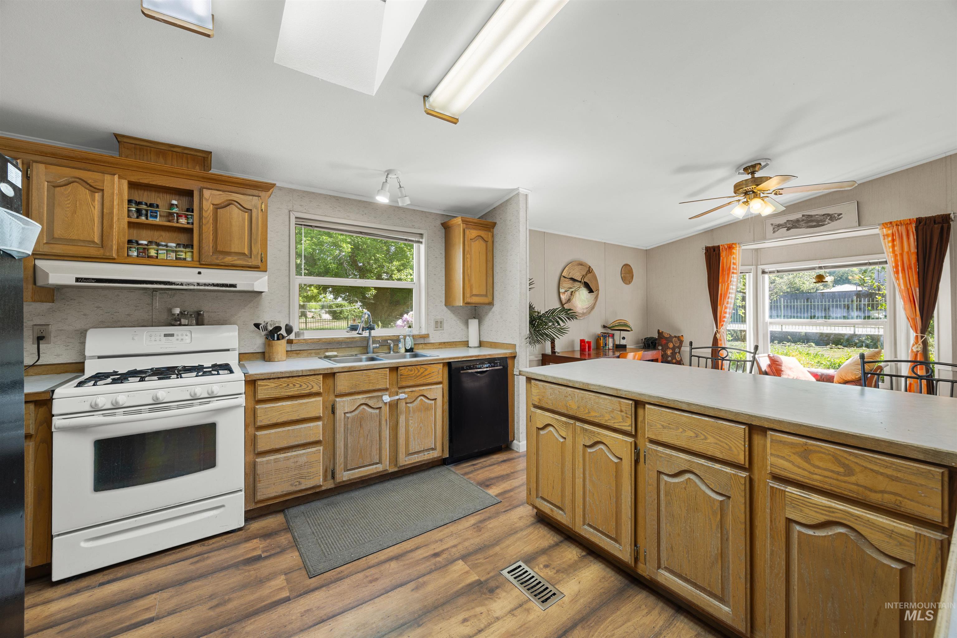 2875 N Maple Grove Property Photo 6