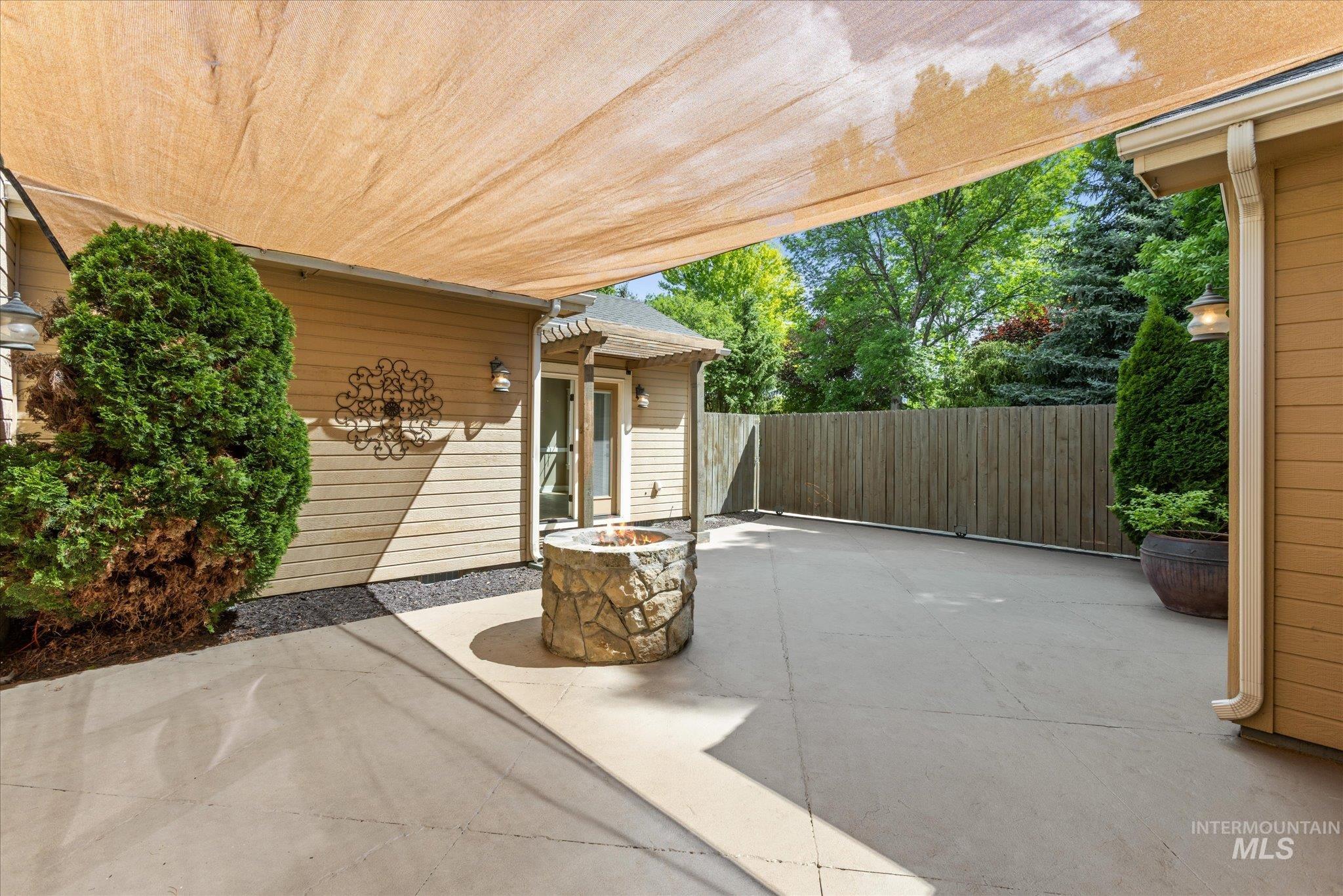 2655 E Piccadilly Ln Property Photo 6