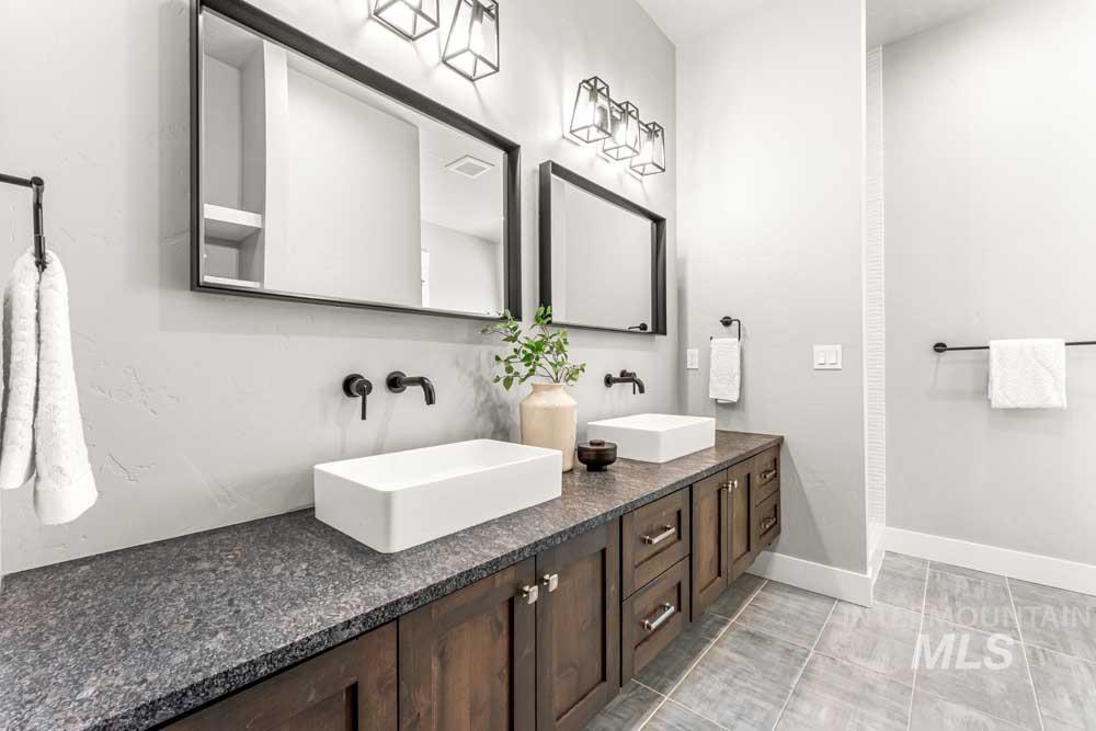 8201 W Corinthia St Property Photo 13