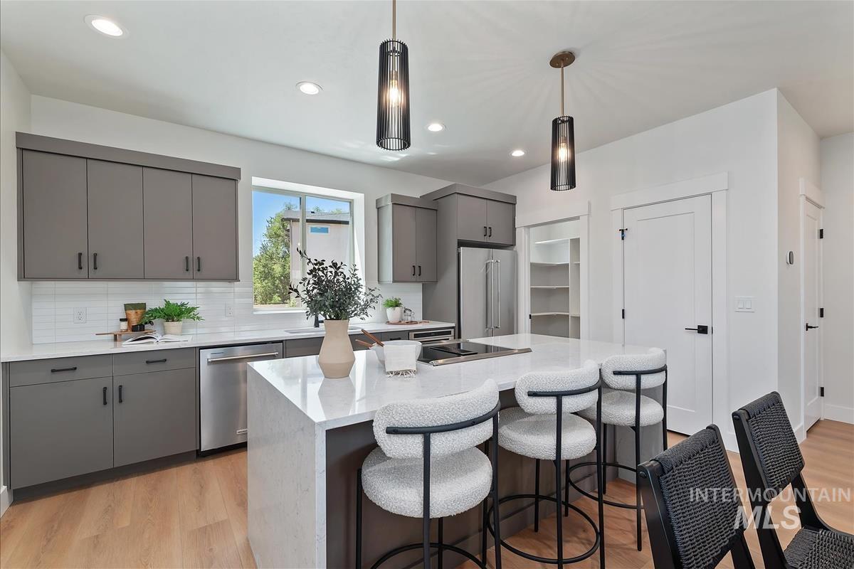1709 S Federal Way Property Photo 1
