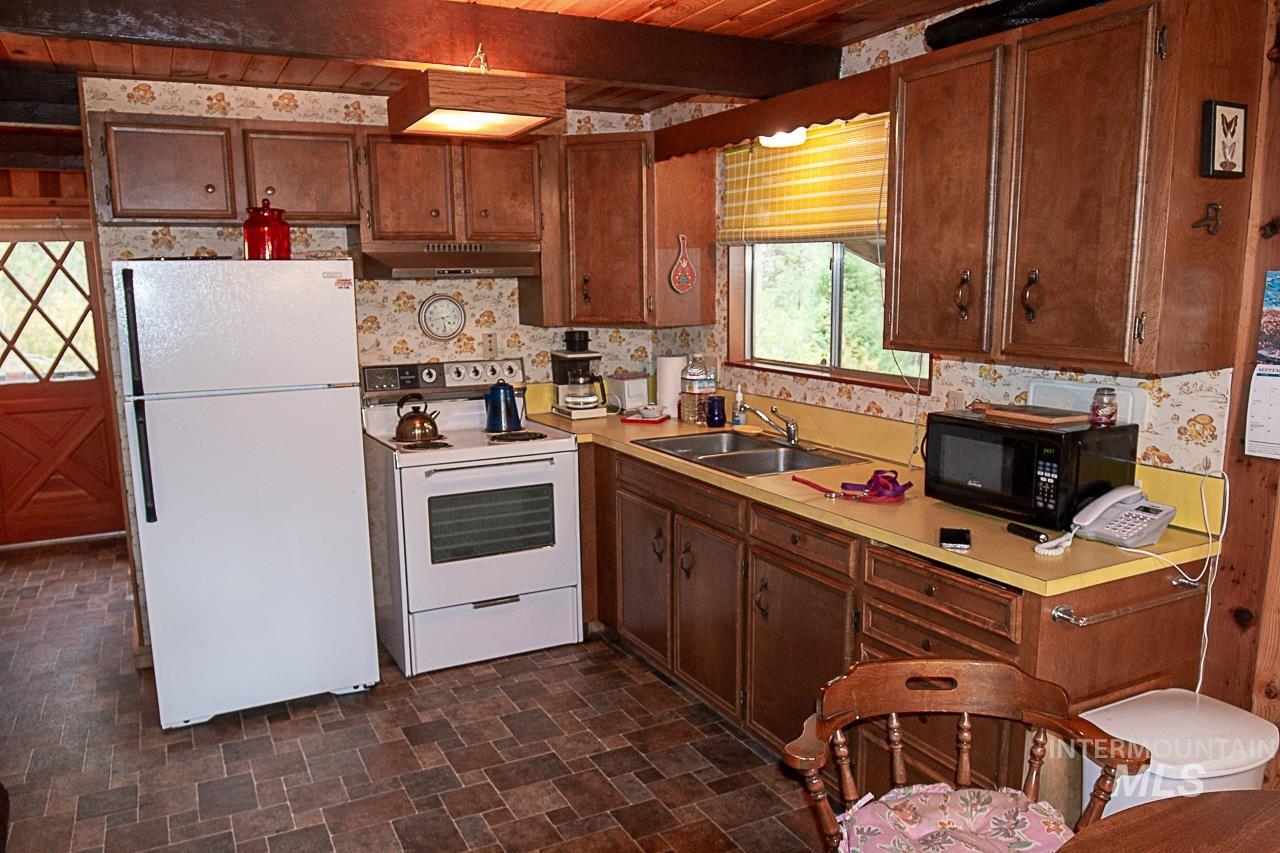 225 Mesplie Rd. Property Photo 7